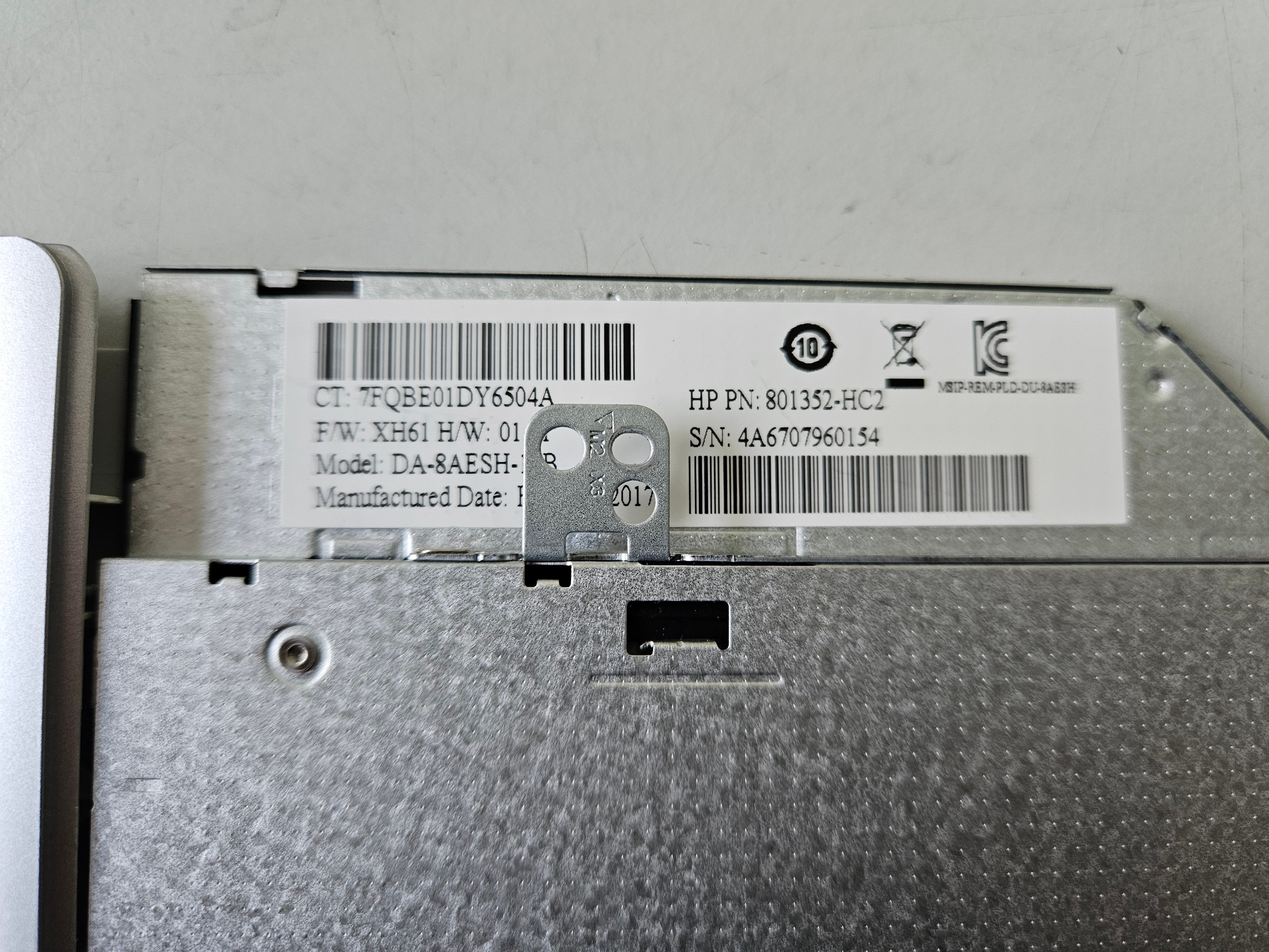 HP Super-Multi 8x DVD/CD Re-writable Slim 9mm SATA Optical Drive ( DA-8AESH-13B 801352-HC2 ) REF