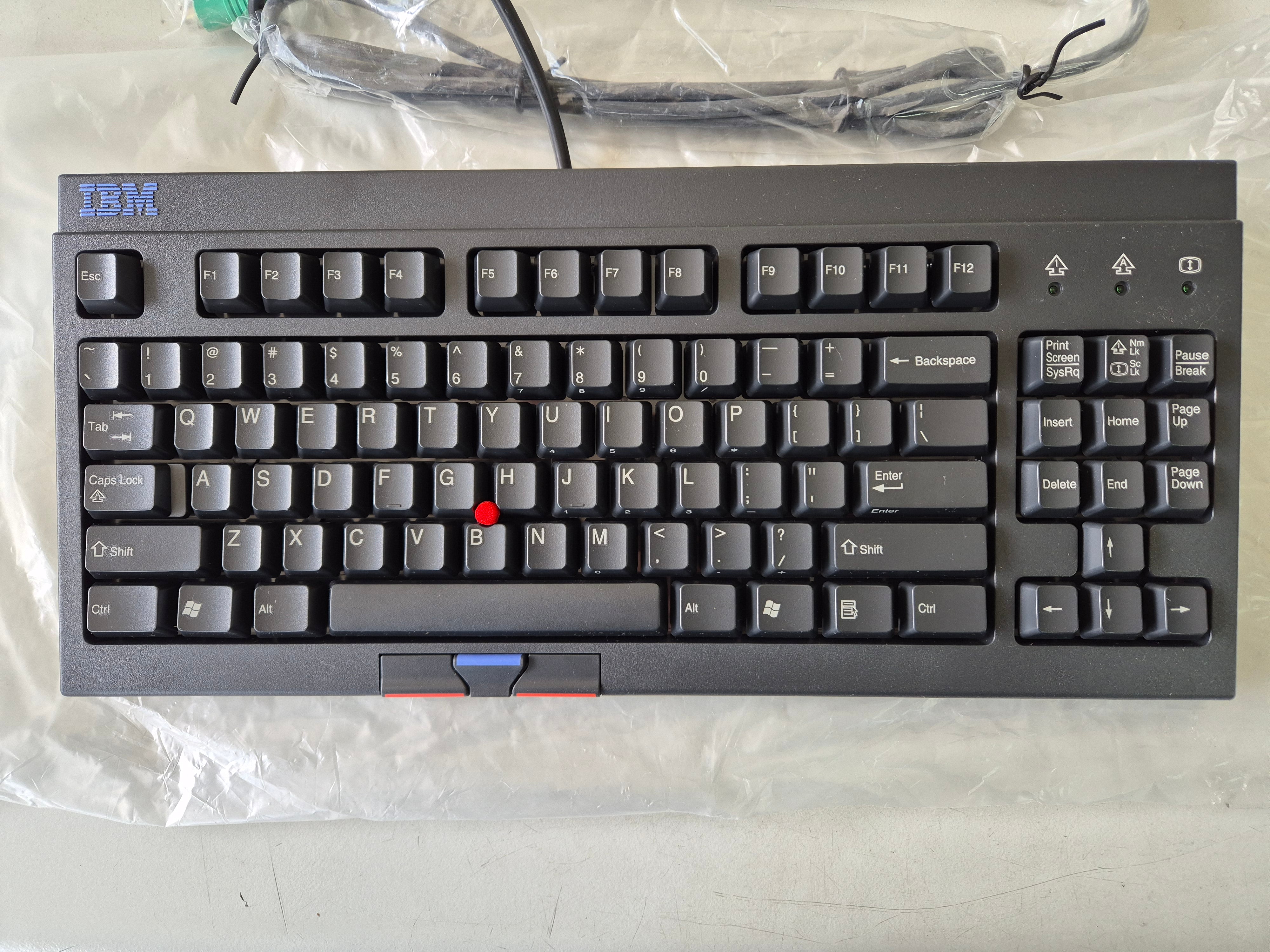 IBM RT3200 US Black Space Saver II PS/2 Wired Keyboard ( 37L0888 ) NOB