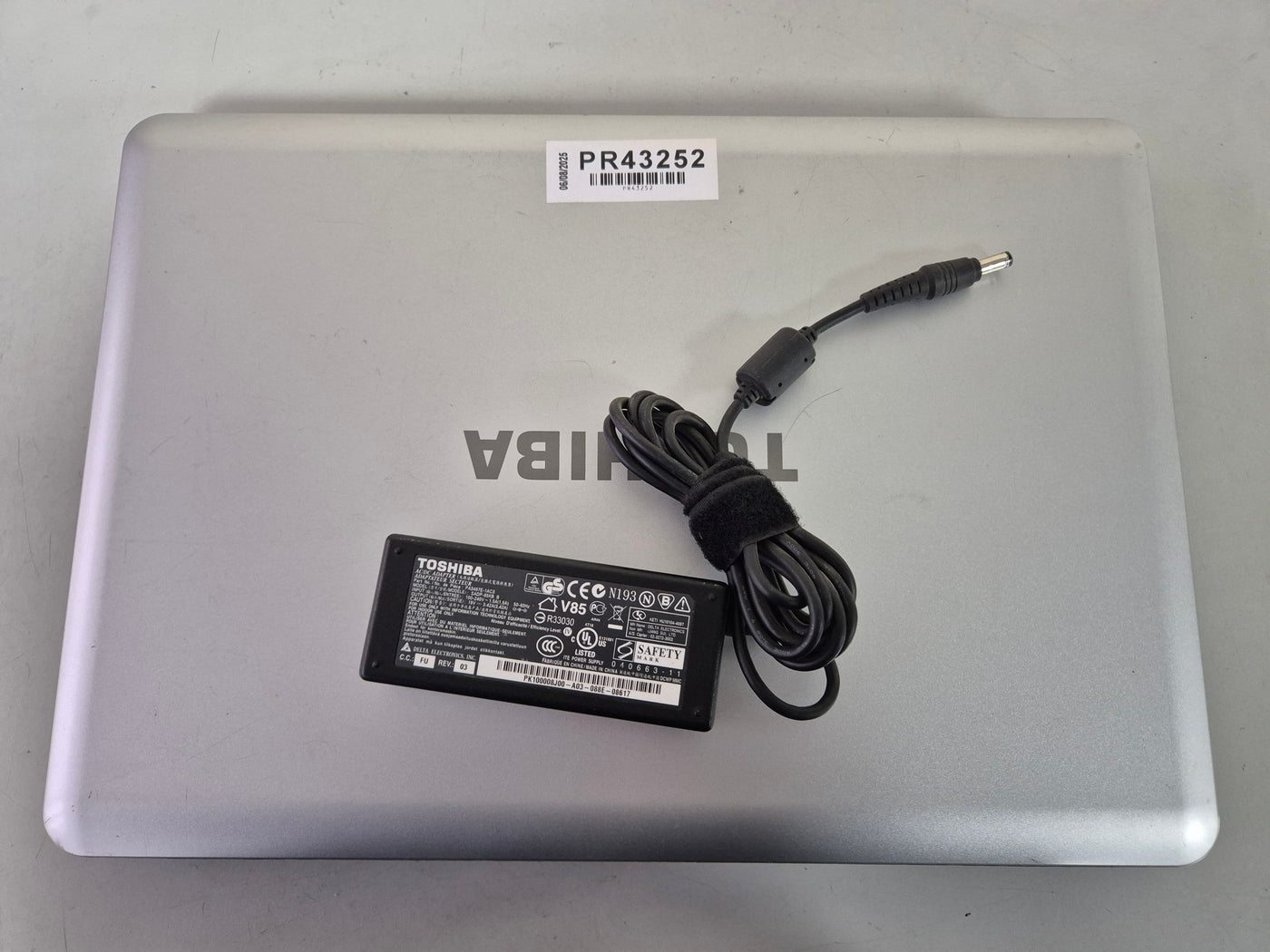 Toshiba Satellite L450D-11G 160GB HDD 2GB RAM DVD AMD Sempron 2.1GHz Win7 Home 15.6" ( PSLY5E-00C01LEN ) USED