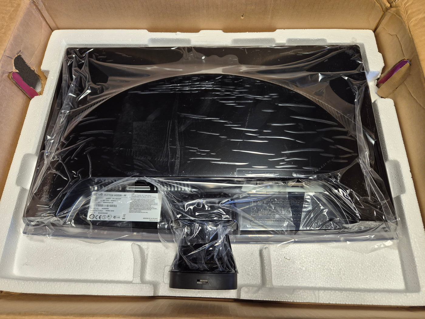 LG Flatron W2253V 22-inch Full HD LCD Monitor BOXED w/ accessories ( W2253VQV W2253V-PF ) USED