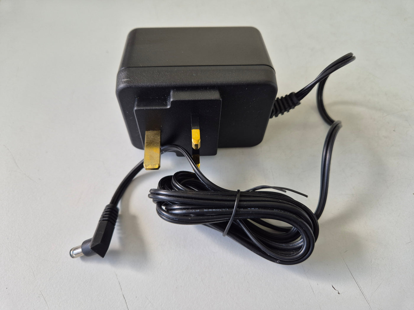 DVE AC Adaptor IN: 230-240V/50Hz/100mA OUT: 12V/1000mA ( DV-1280-3UK ) NEW
