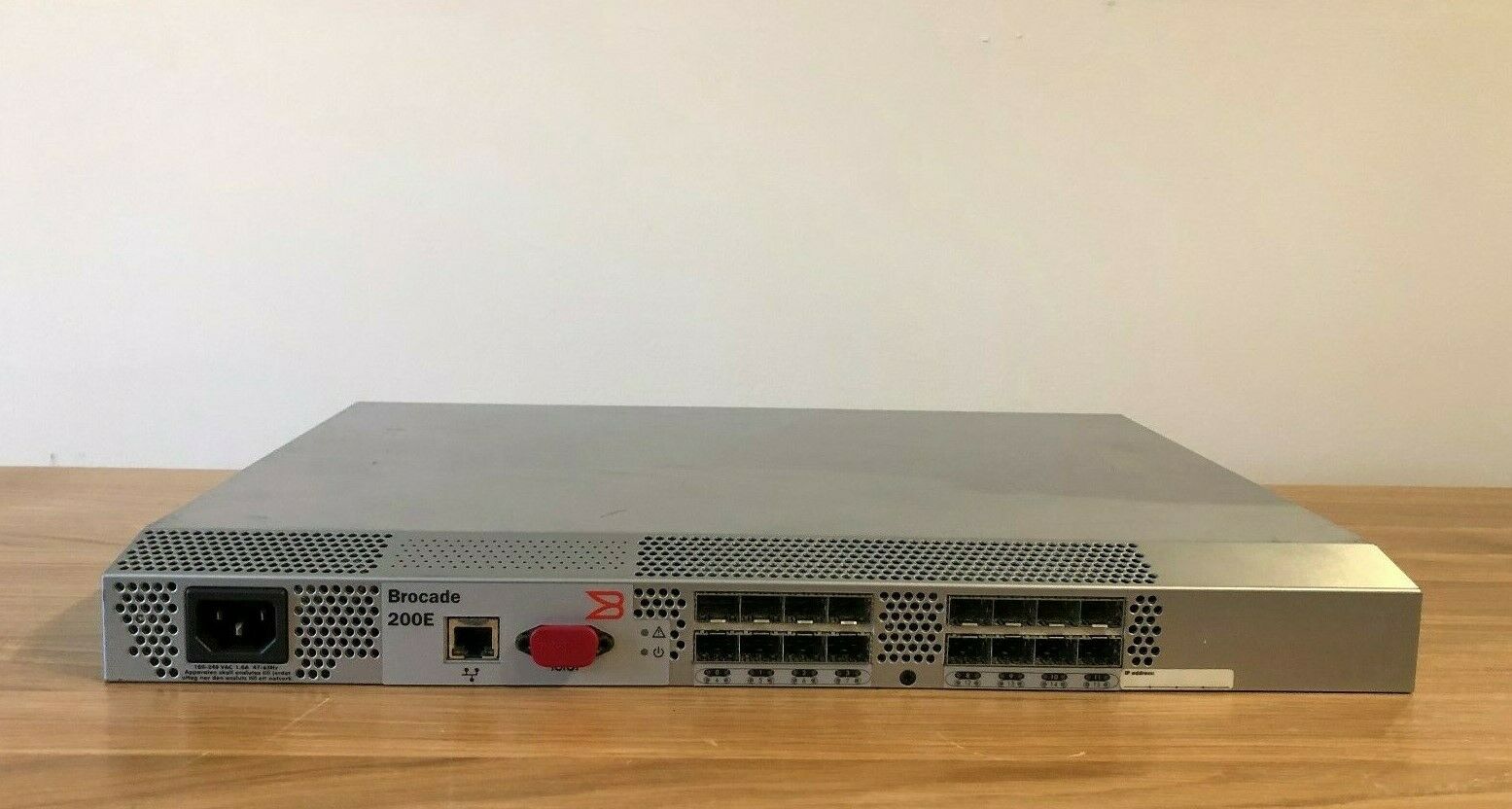 Brocade SilkWorm 200E FC SAN Switch Brocade 16-Port 4Gb (BR-210E-R0000 200E USED)