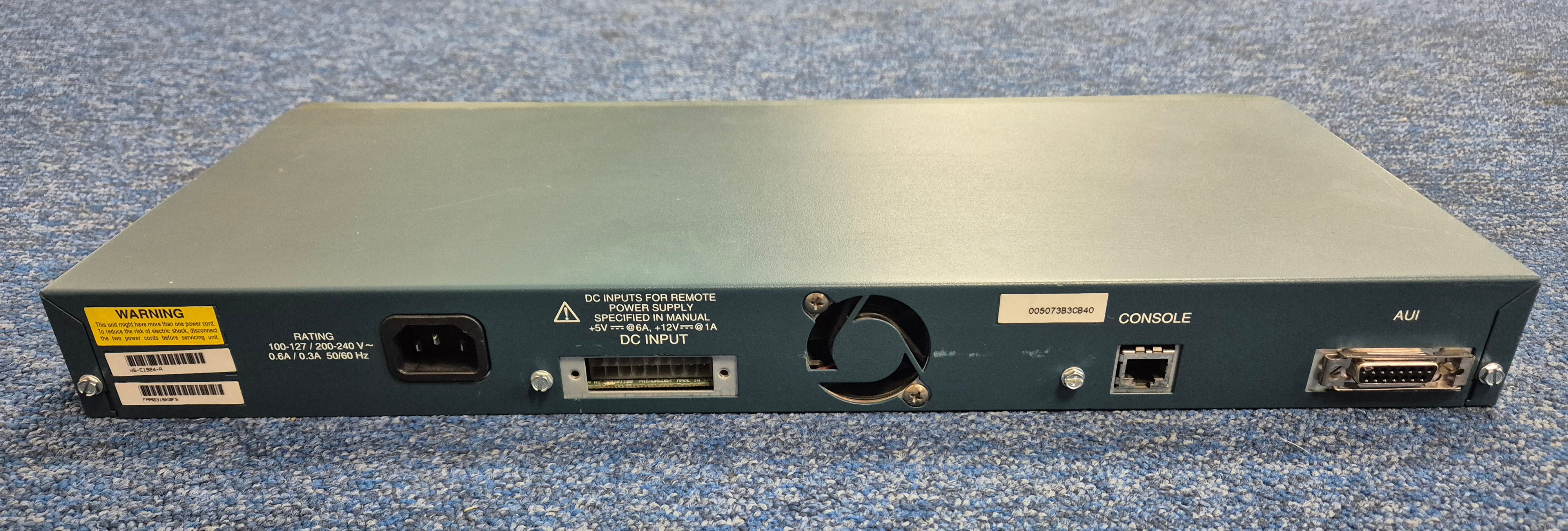 Cisco Catalyst 1900 Series 24-Port Switch 10BaseT + 100BaseTX ( WS-C1924-A ) USED