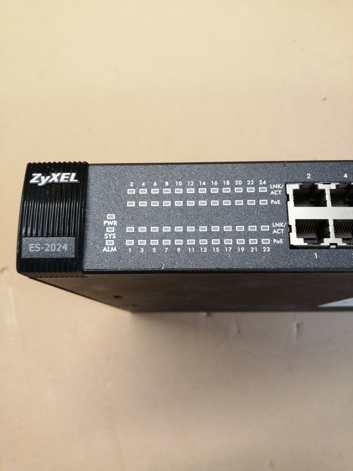 ZyXEL ES-2024PWR 24 10/100 POE Managed Switch ( ES-2024 USED )