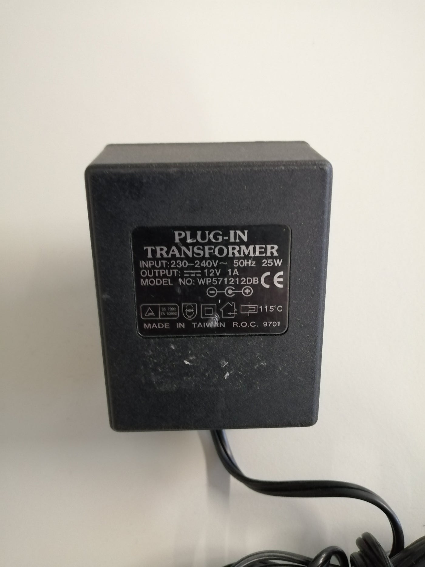 PLUG IN TRANSFORMER WP57121DB 240 V IN 12 V OUT ( WP57121DB USED )