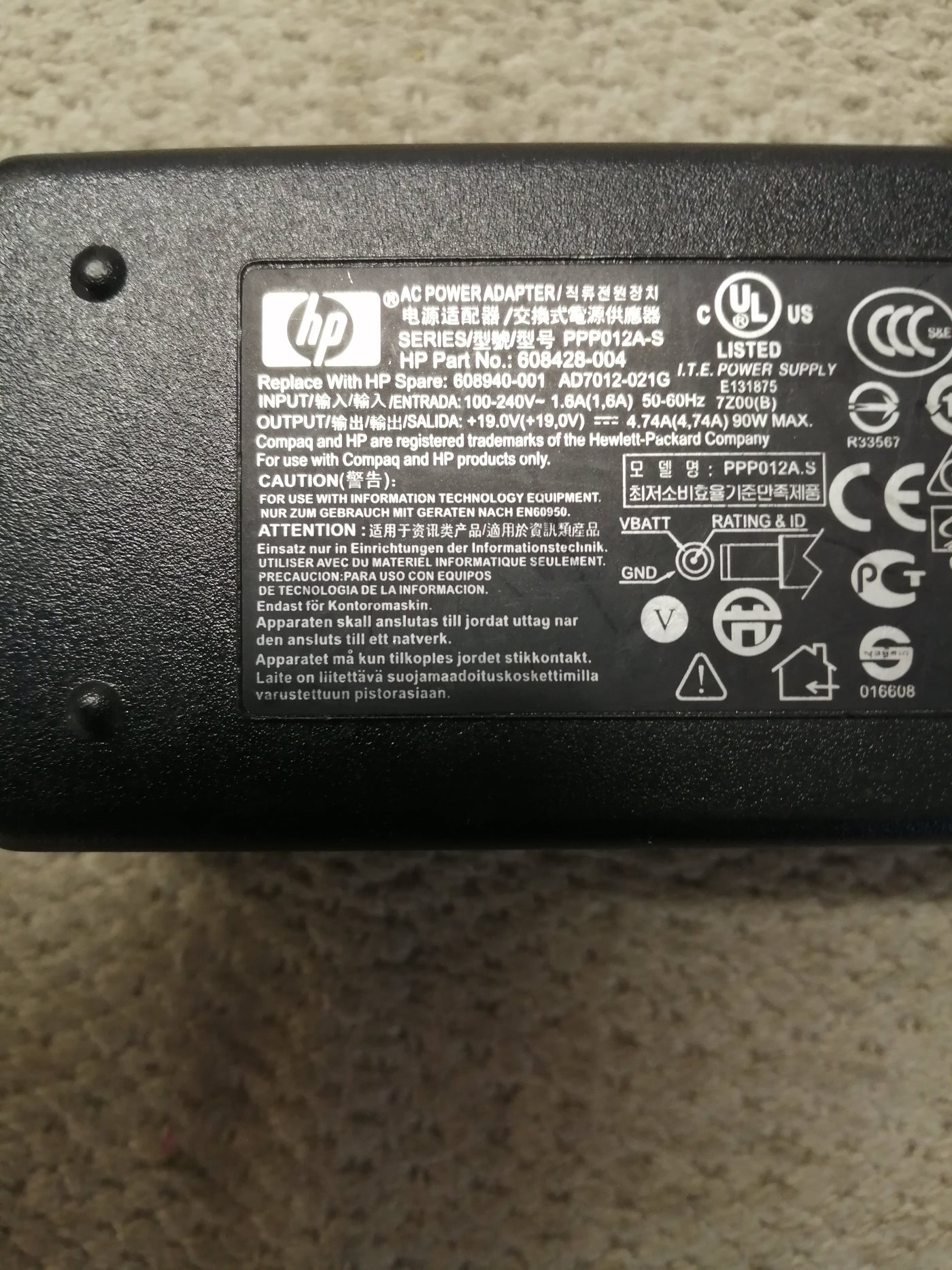 HP AC ADAPTER PPP012A-S IN  240V 1.6A OUT19V 4.74A ( 608428-004 USED )