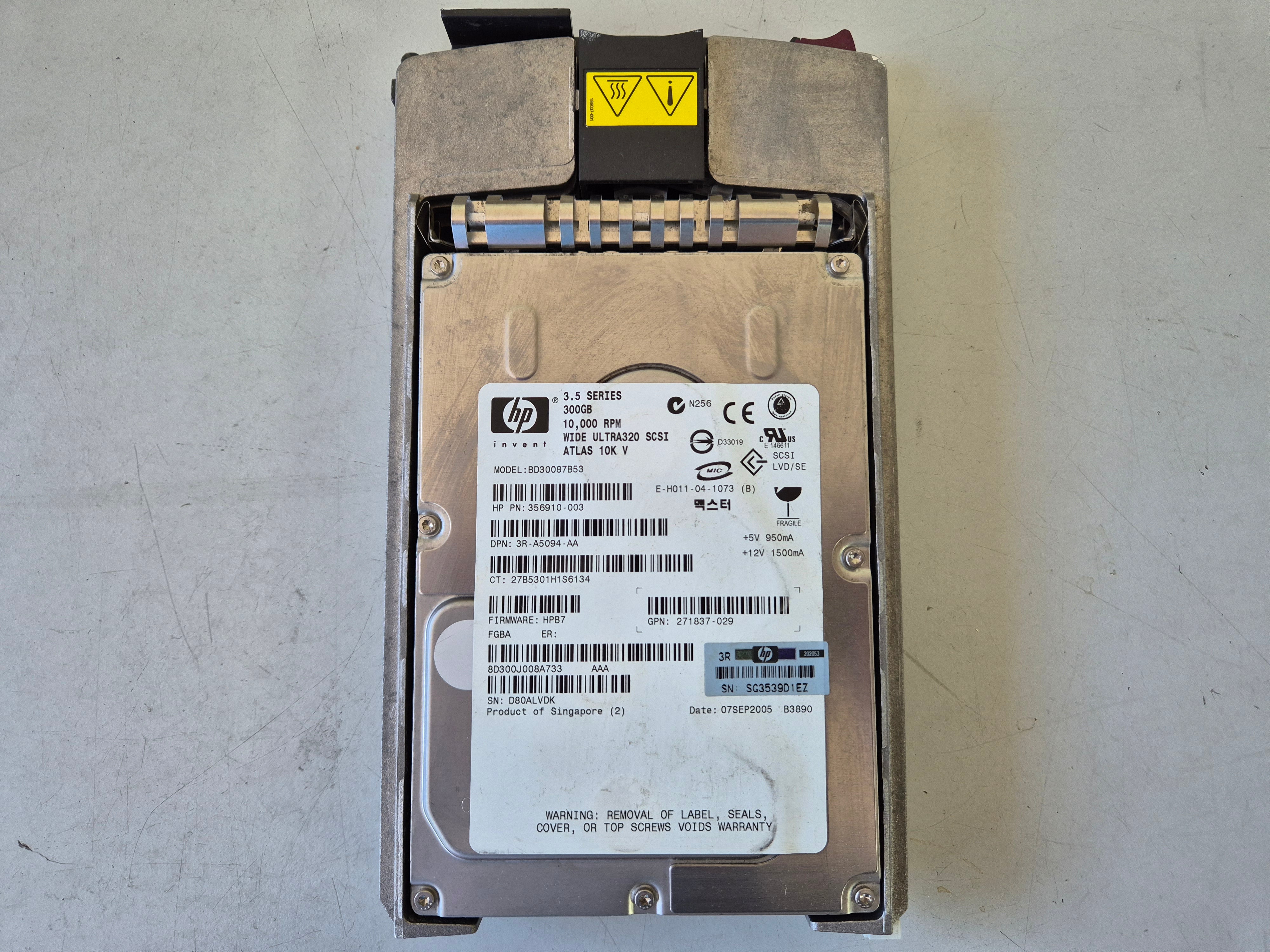 HP Maxtor 300GB 10K SCSI 320MB/S 3.5in HDD in Caddy ( BD30087B53 356910-003 3R-A5094-AA 271837-029 8D300J0 ) USED