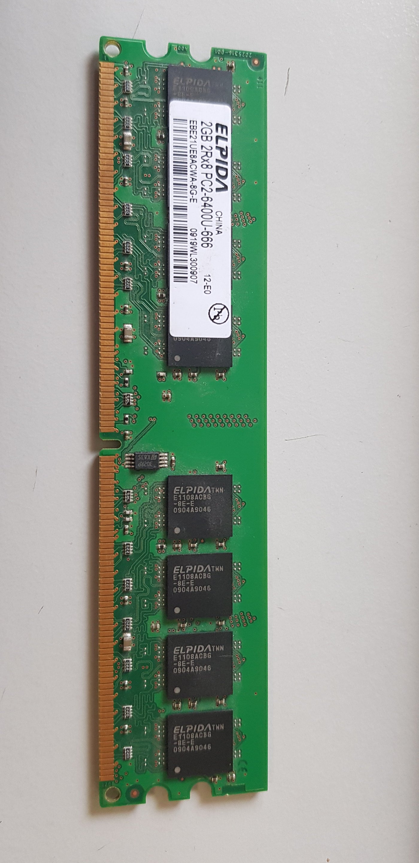 Elpida 2GB 2Rx8 PC2-6400U DDR2-800MHz non-ECC Unbuffered CL6 240-Pin DIMM ( EBE21UE8ACWA-8G-E ) REF