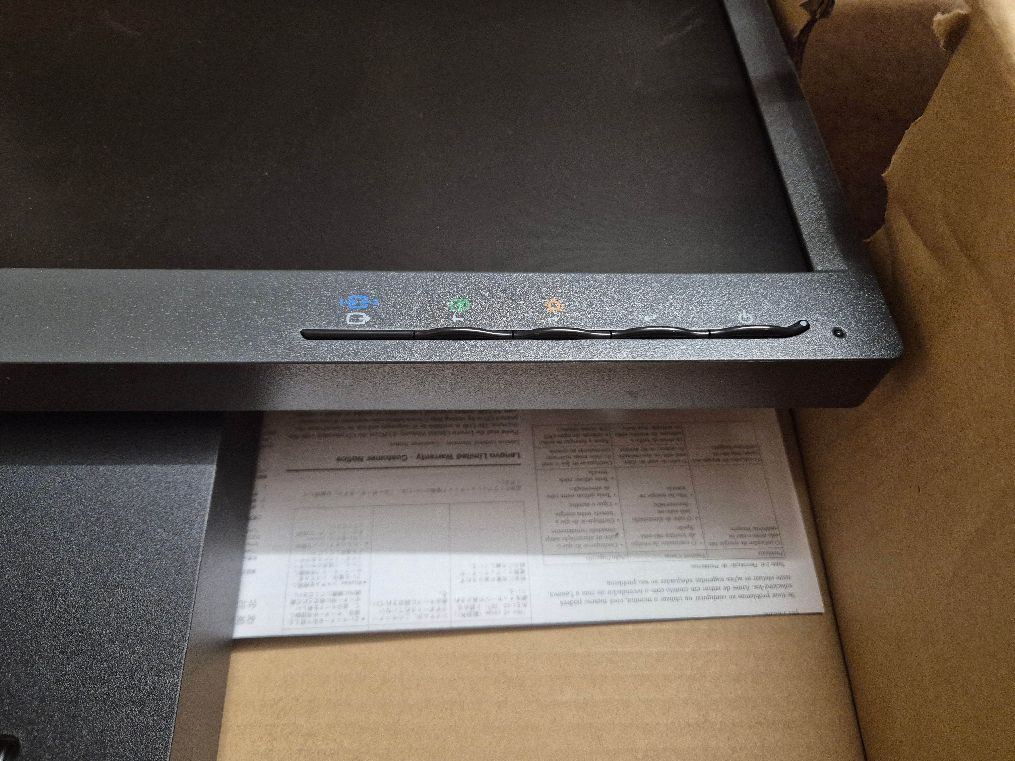 Lenovo ThinkVision LT1952pwD 19in TFT-LCD Monitor with LED ( 03X7911 2448-MB6 ) USED