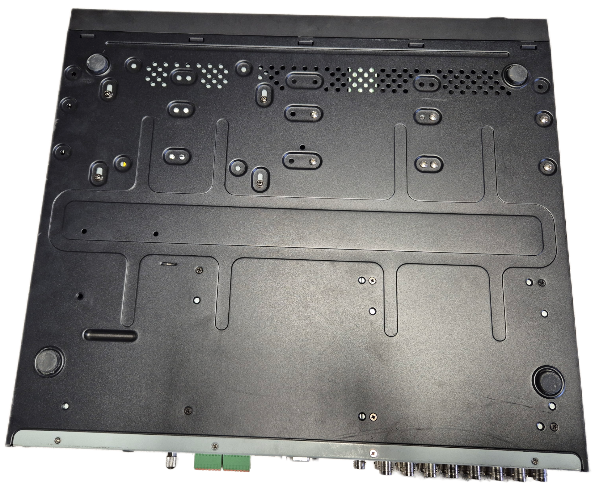 HIKVision 16 Channel Turbo HD DVR - 2x4TB HD - password reset - damaged connector - DVD requires new band ( DS-7316HQHI-SH ) USED