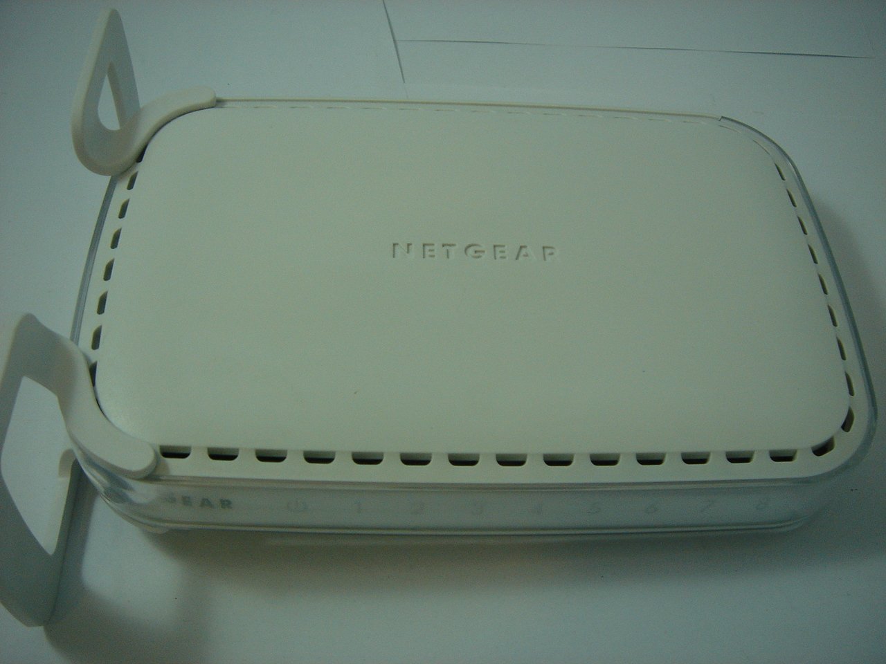 FS608 - Netgear 8-Port 10/100 Fast Ethernet Switch No PS - ASIS