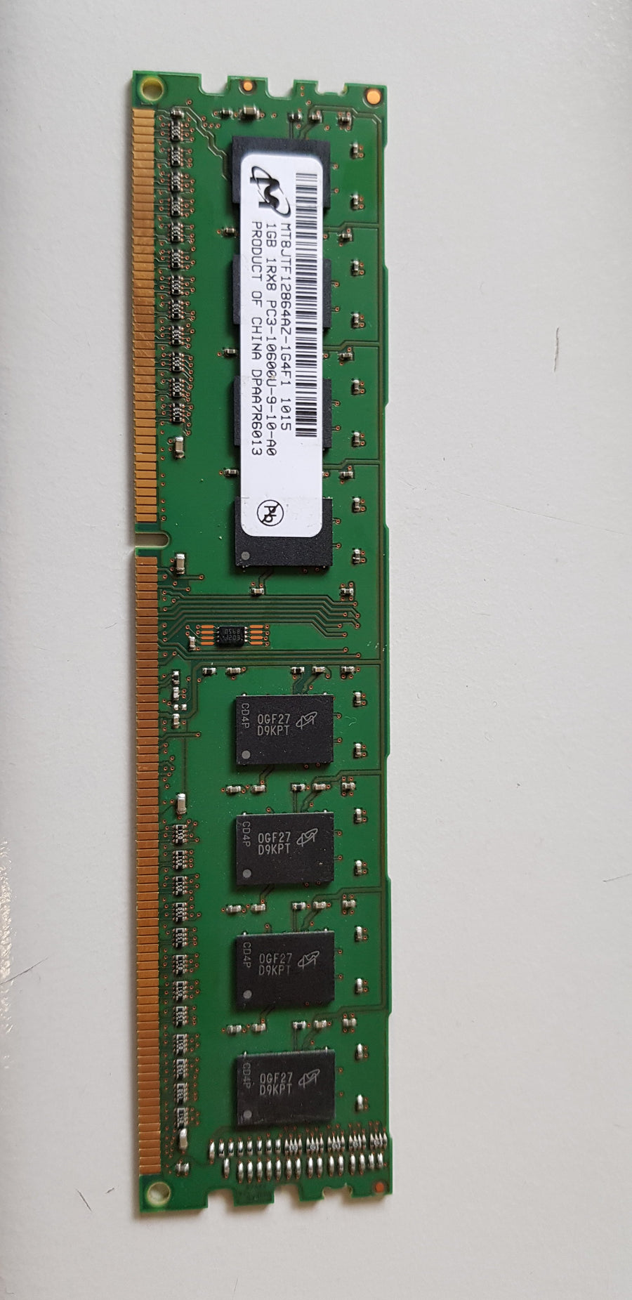 Micron / HP 1GB PC3-10600 DDR3-1333MHz non-ECC Unbuffered CL9 240-Pin DIMM Single Rank Memory Module(MT8JTF12864AZ-1G4F1 / 497156-B88)