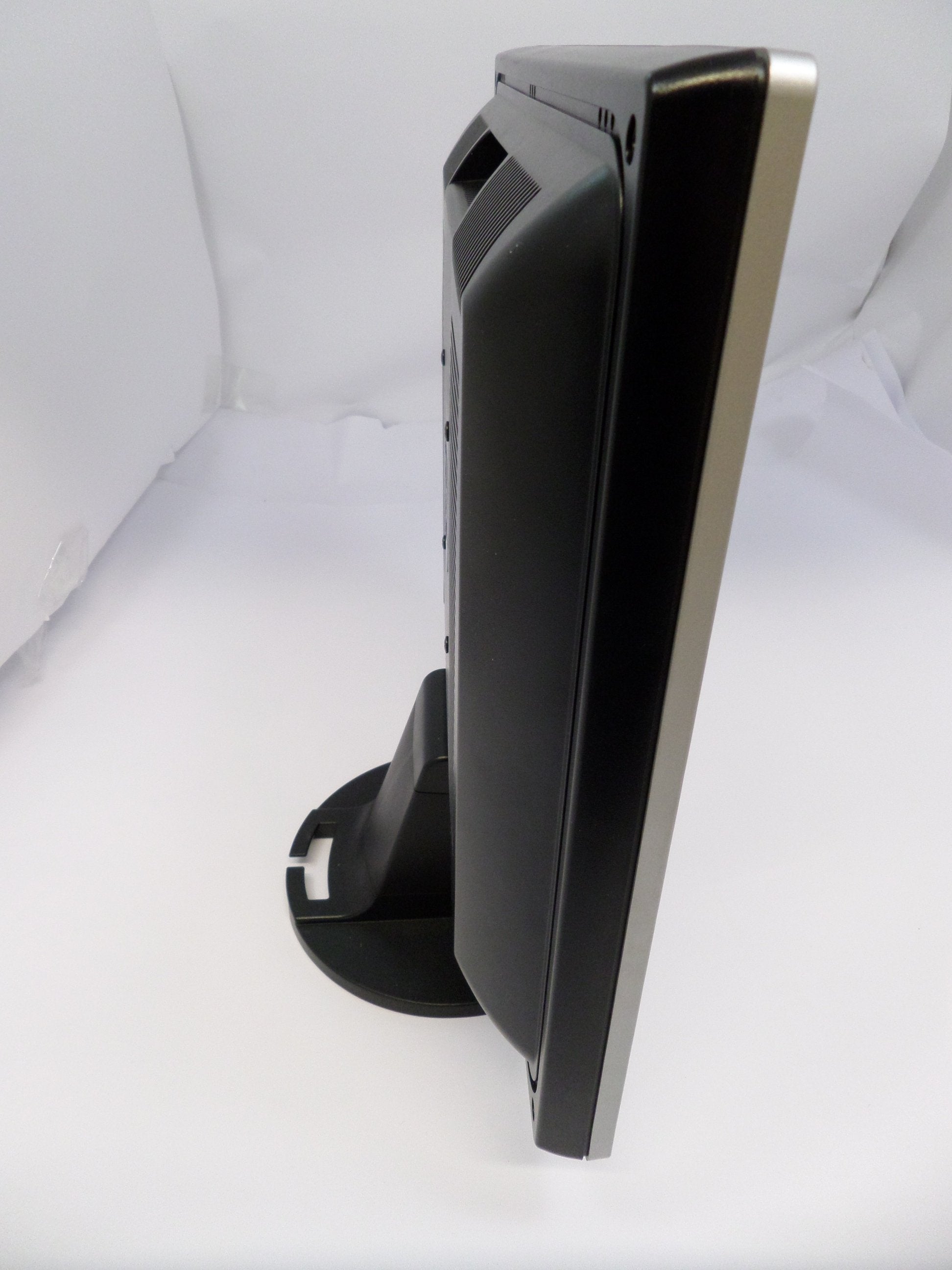 PR25736_GS918A_HP 19" LCD Color Monitor L1910 - Image3