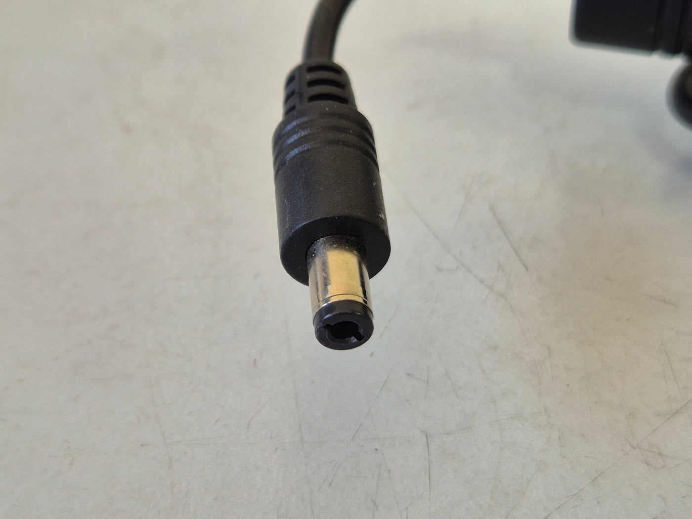 Delta Electronics ADP-30KR B 12V 2.5A 2.5mm X 5.5mm Tip AC Adapter ( 341-0307-03 ) NEW