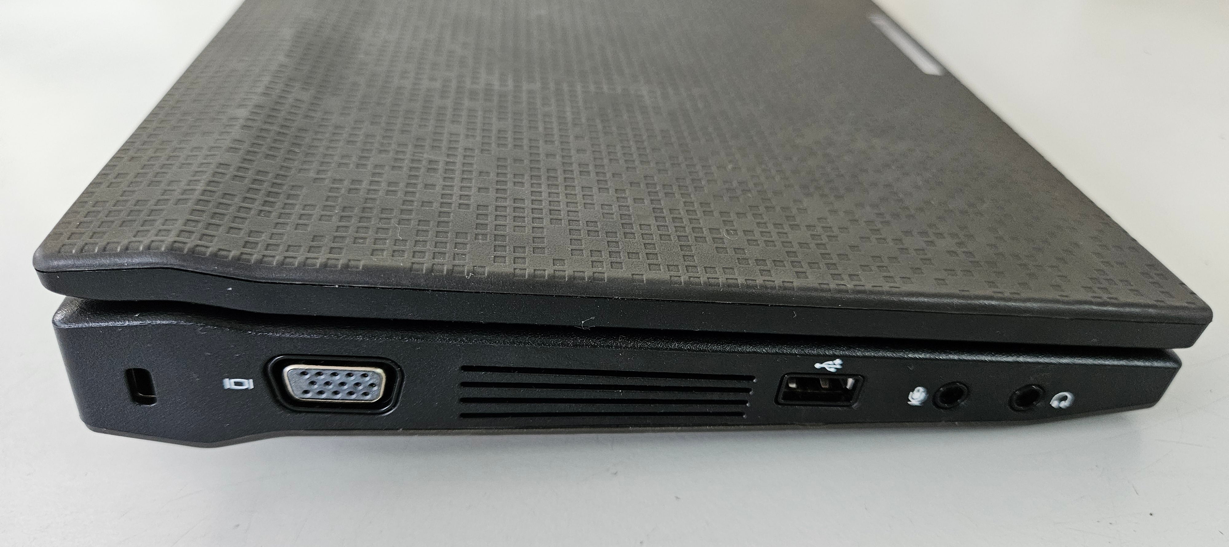 Dell Latitude 2120 250GB HD 2GB Intel Atom N550 Linux Mint 21.3 ( 0YY3FH ) USED NOT HOLDING CHARGE