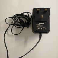 YAMAHA EXTERNAL AC ADAPTOR PA-M8 IN 230 V OUT12 V ( PA-M8 USED )