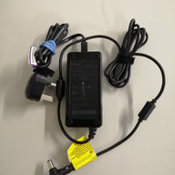 TRUST 19139 UNIVERSAL LAPTOP CHARGER 240 V IN 15/16 /19.5 OUT ( 19139 USED )