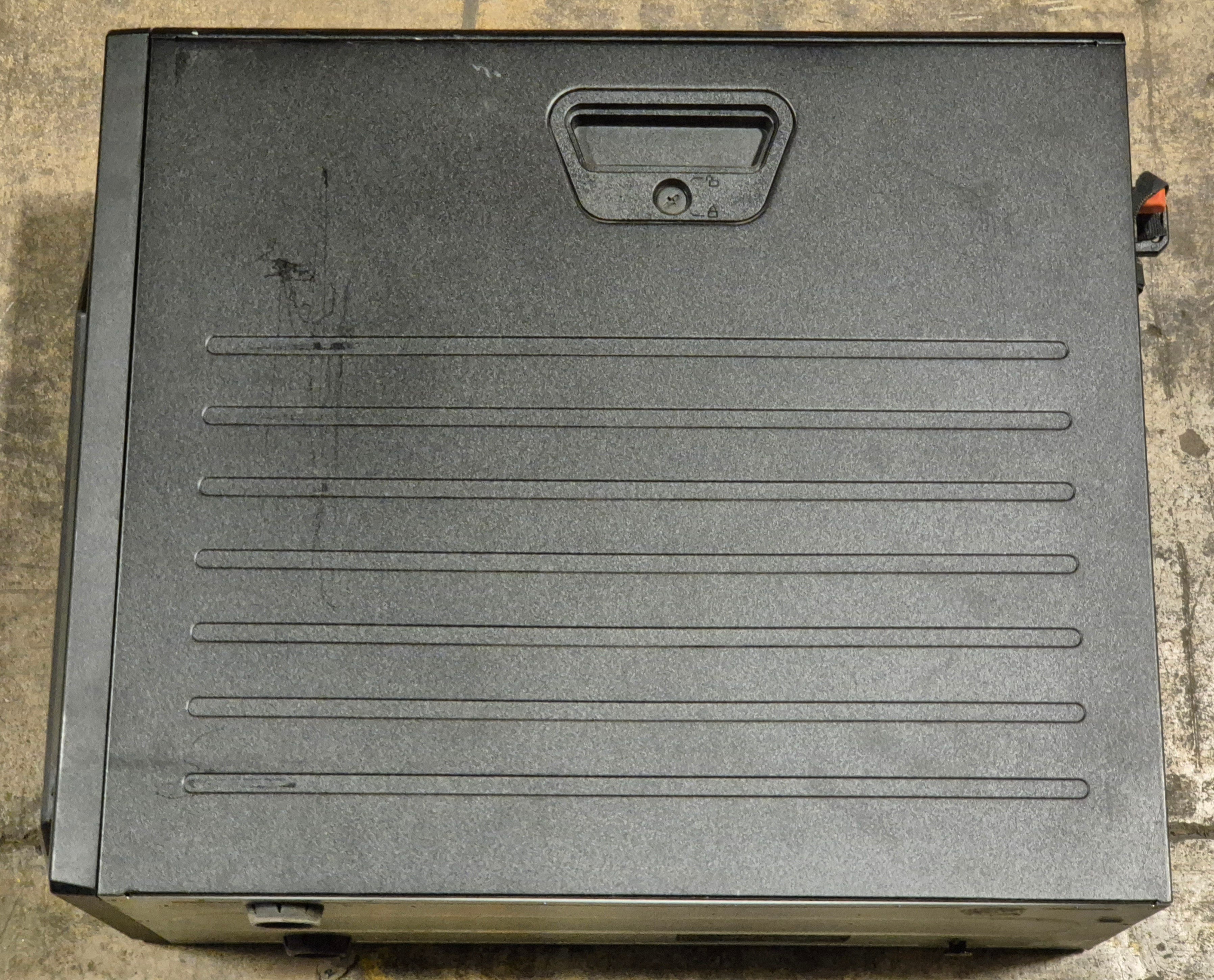 Dell PowerEdge T310 8GB RAM Xeon X3450 2.67GHz NO OS NO HDD Dual PSU WinSVR 2008 COA x2 Caddies ( E09S ) USED