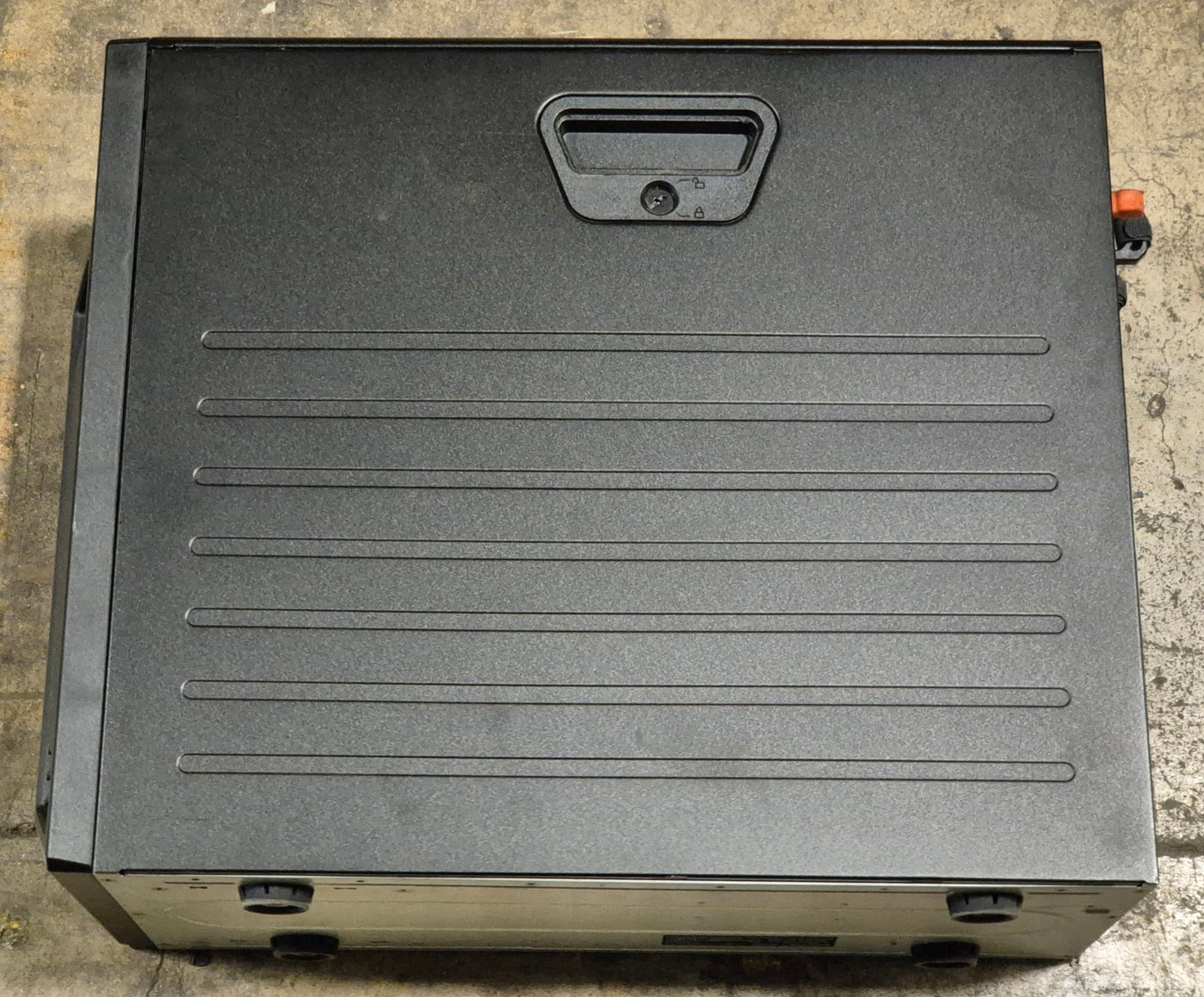 Dell PowerEdge T310 2GB RAM Xeon X3450 2.67GHz NO OS NO HDD Dual PSU x2 Caddies WinSVR 2008 COA ( E09S ) USED