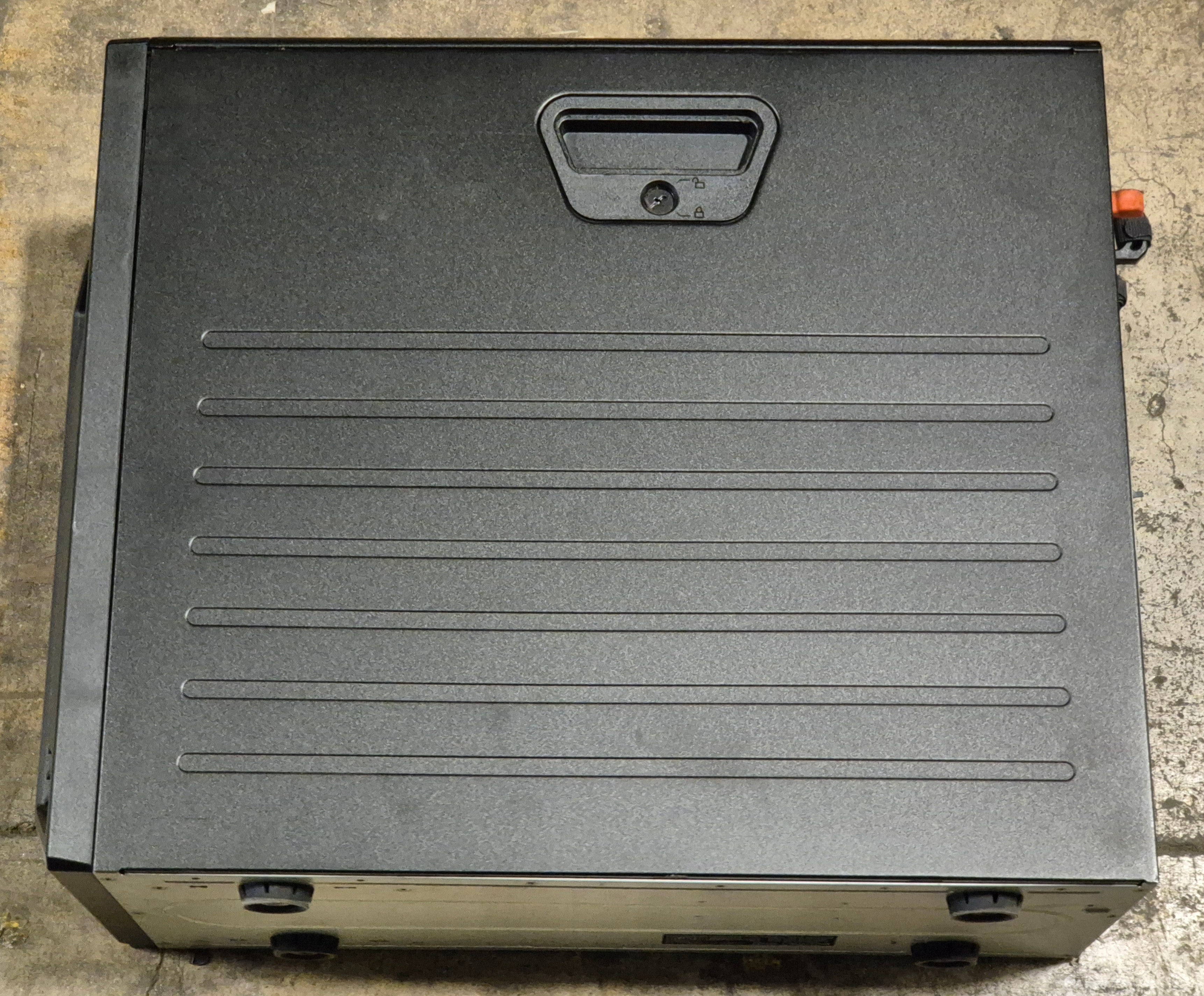 Dell PowerEdge T310 2GB RAM Xeon X3450 2.67GHz NO OS NO HDD Dual PSU x2 Caddies WinSVR 2008 COA ( E09S ) USED