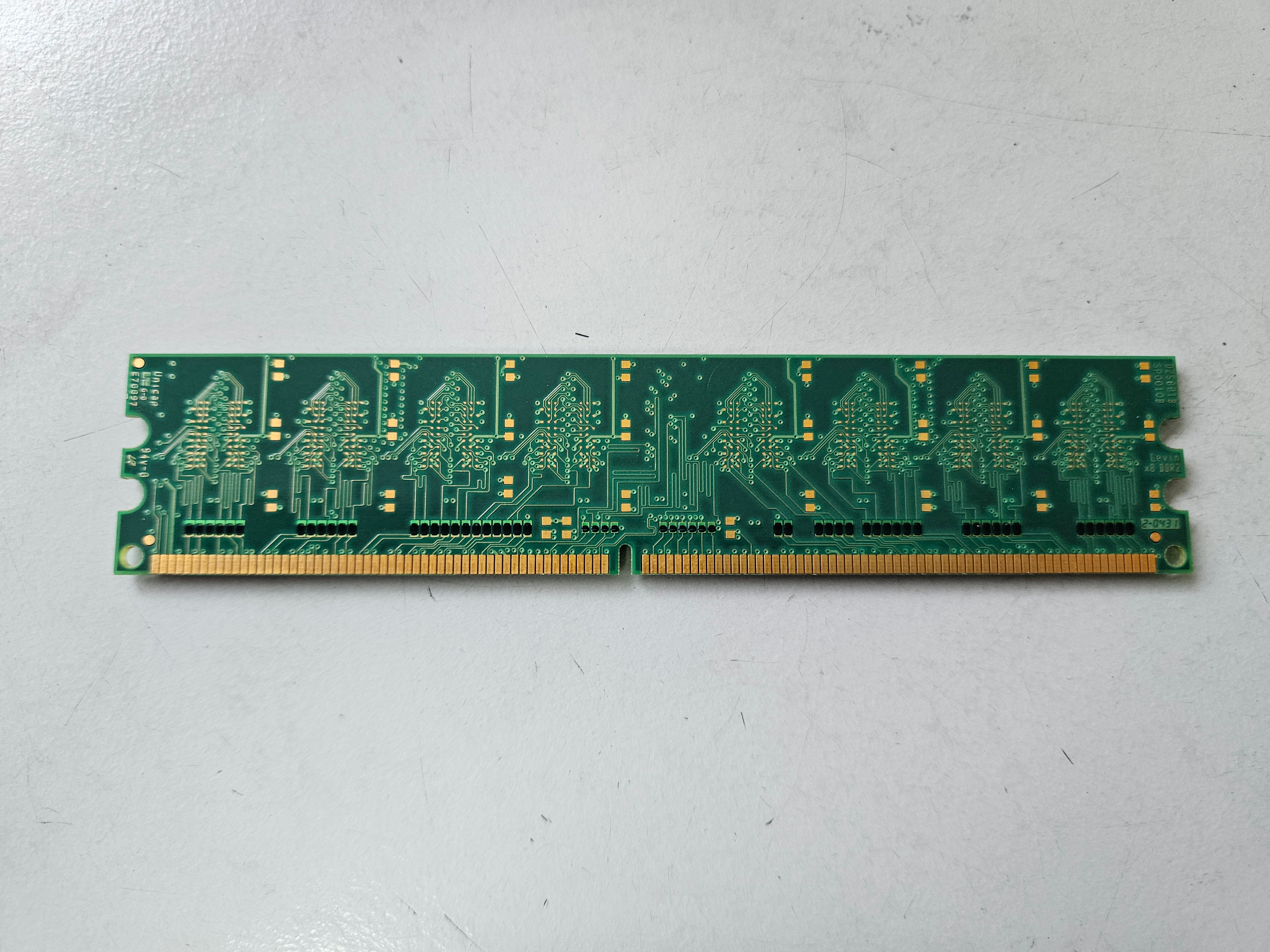 Spectek 256MB PC2-4200 DDR2-533MHz CL4 240-Pin DIMM ( PM32M648CSC-37E ) REF