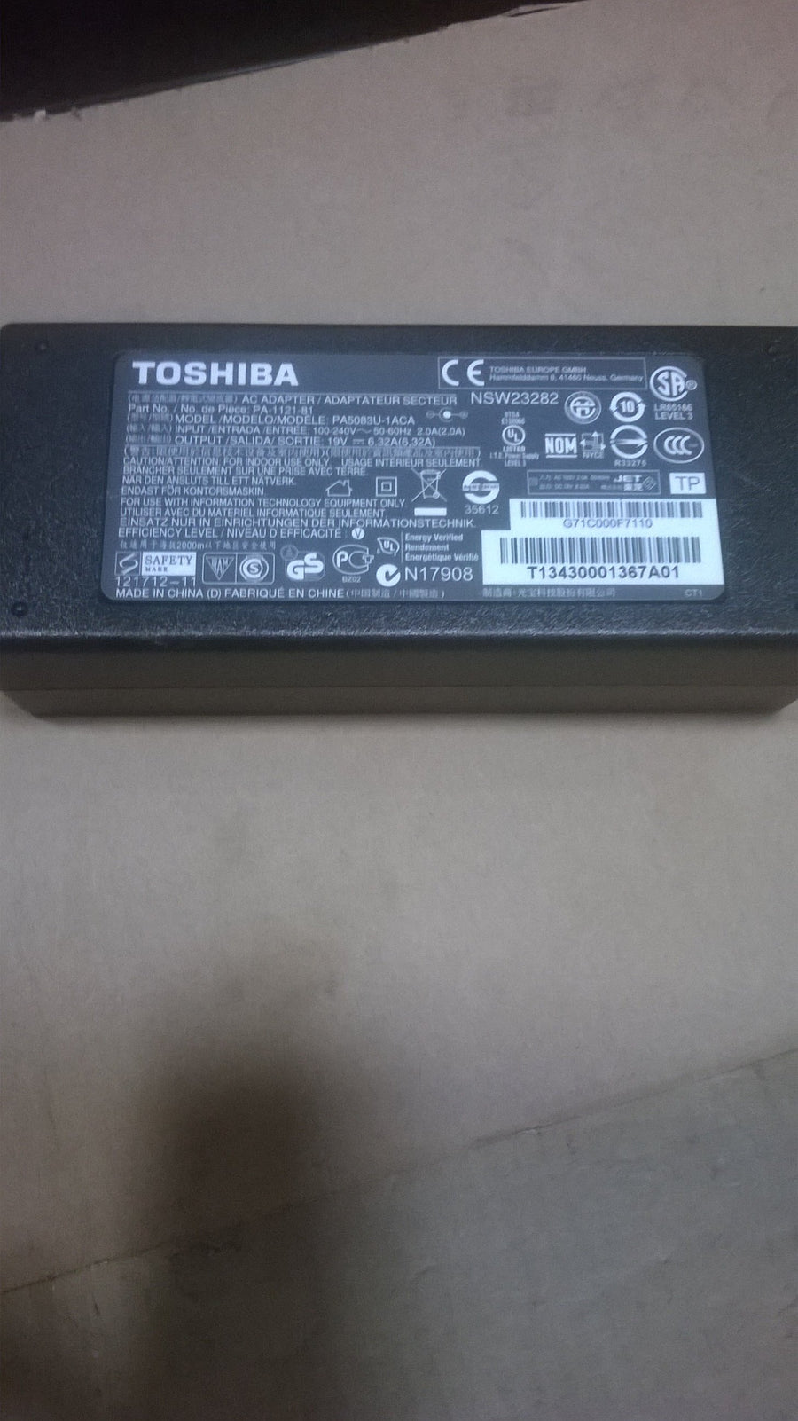 GENUINE TOSHIBA AC ADAPTER PA 1121 81 19V 6.32A  (PA1121 81 USED )