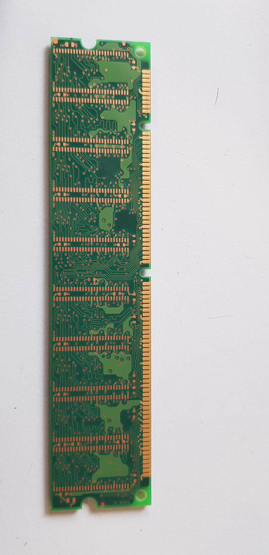 Micron 256MB PC133 133MHz non-ECC Unbuffered CL3 168-Pin DIMM Single Rank Memory Module (MT8LSDT3264AG-133B2)