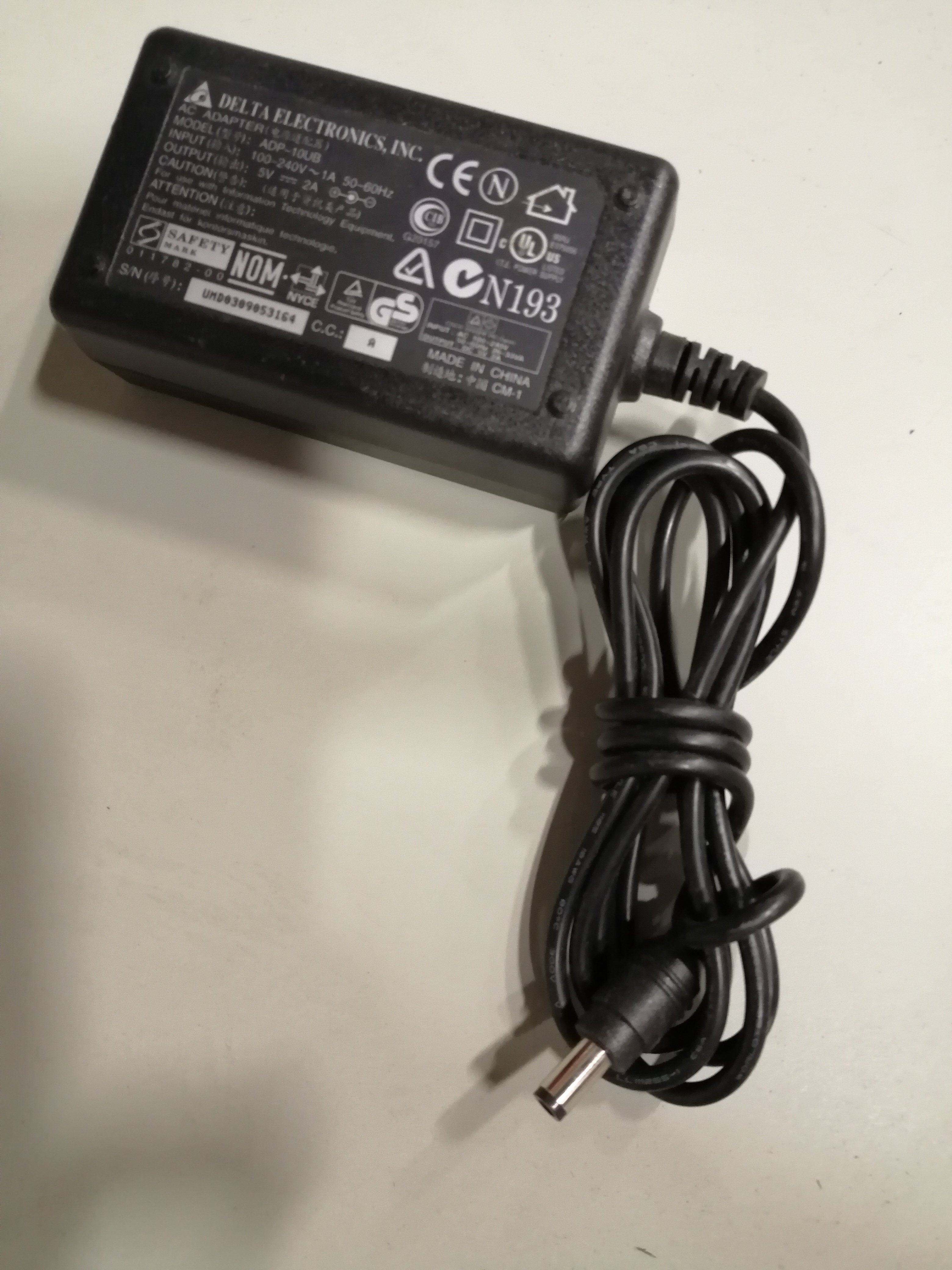 DELTA ELECTRONICS AC ADAPTER IN 240V 50 HZ OUT 5V 2A ( ADP-10UB USED )