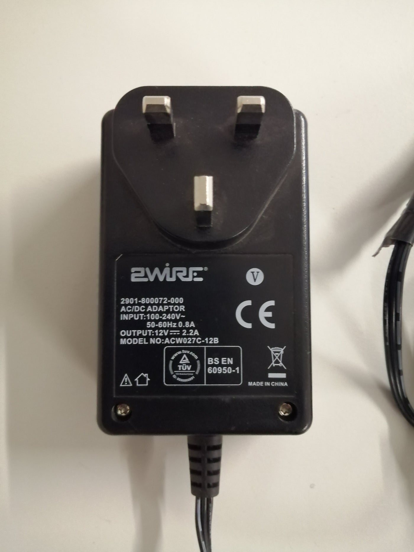 2WIRE AC/DC ADAPTOR 240V IN OUT 12V ACW027C-12B ( 2901-800072-000 USED )