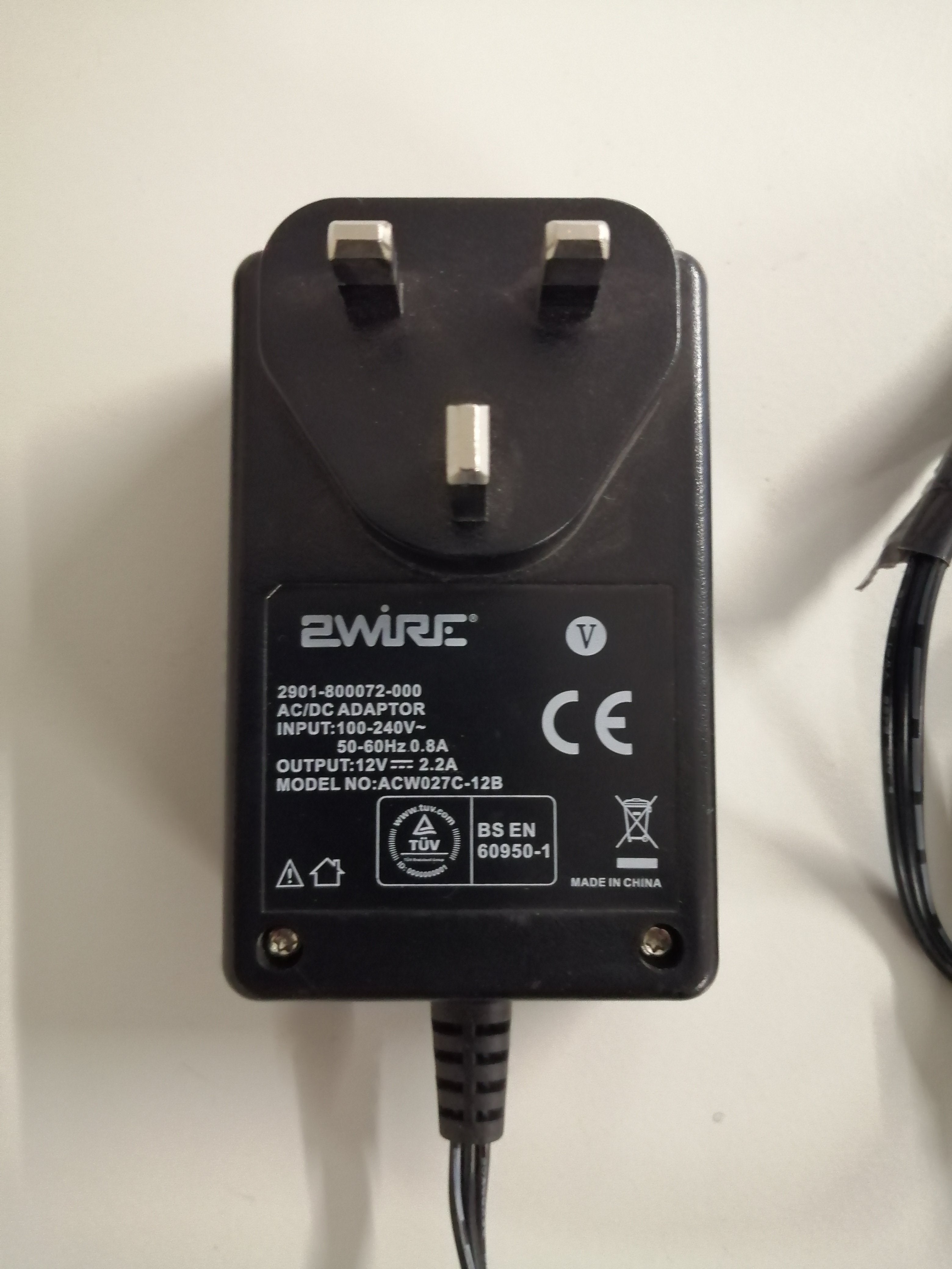 2WIRE AC/DC ADAPTOR 240V IN OUT 12V ACW027C-12B ( 2901-800072-000 USED )