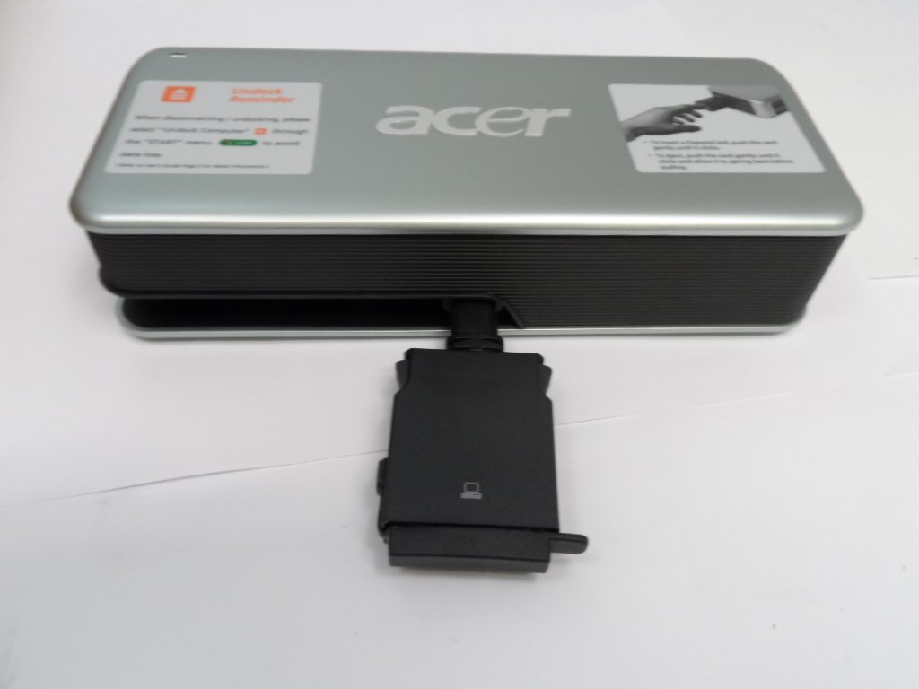 PR16034_LC.D0203.002_Acer ez Dock Lite Docking Station - Image3