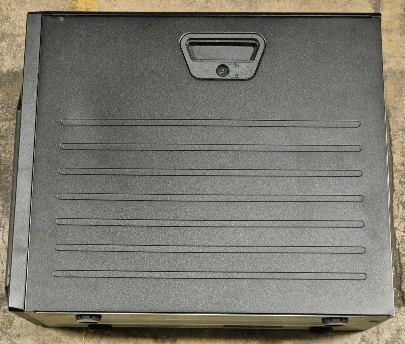 Dell PowerEdge T310 Workstation 4GB RAM Xeon X3450 2.67GHz NO OS NO HDD NO PSU x2 Caddies WinSVR 2008 COA ( E09S ) USED