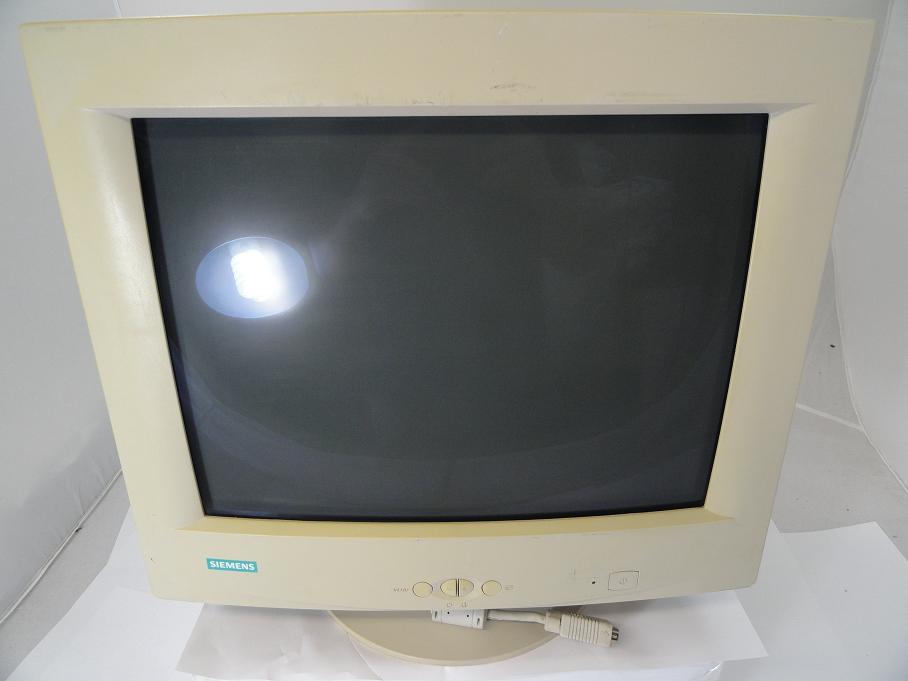 PR14878_S26361-K598-V150_Siemens 17\'\' CRT Monitor - Image2