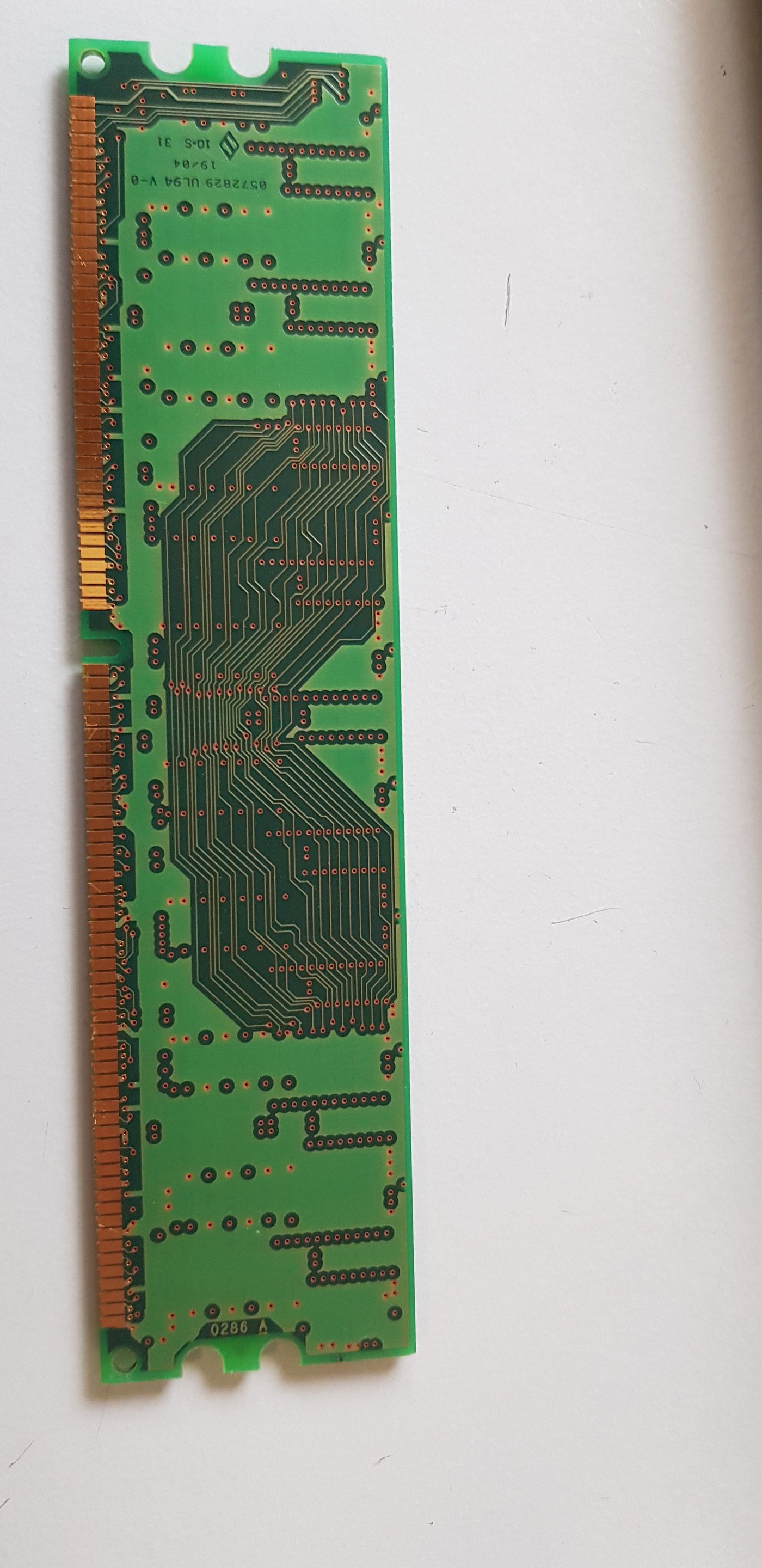 Micron 256MB DDR PC-3200 Non-ECC Unbuffered 184-Pin DIMM Memory Module (MT8VDDT3264AG-40BG4)