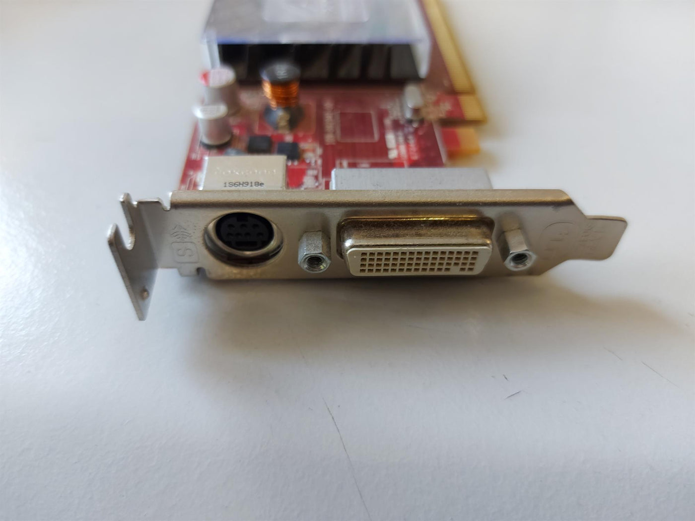 Red ATI Radeon Graphics video card (102B6290200 000001  0Y103D)