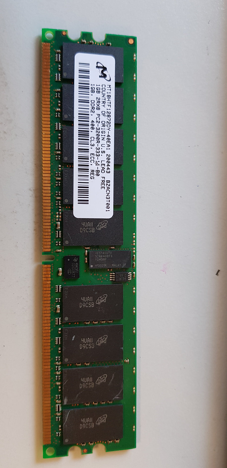 Micron 1 GB DDR2-RAM Registered ECC 2Rx8 PC2-3200R (MT18HTF12872DY-40EA1)