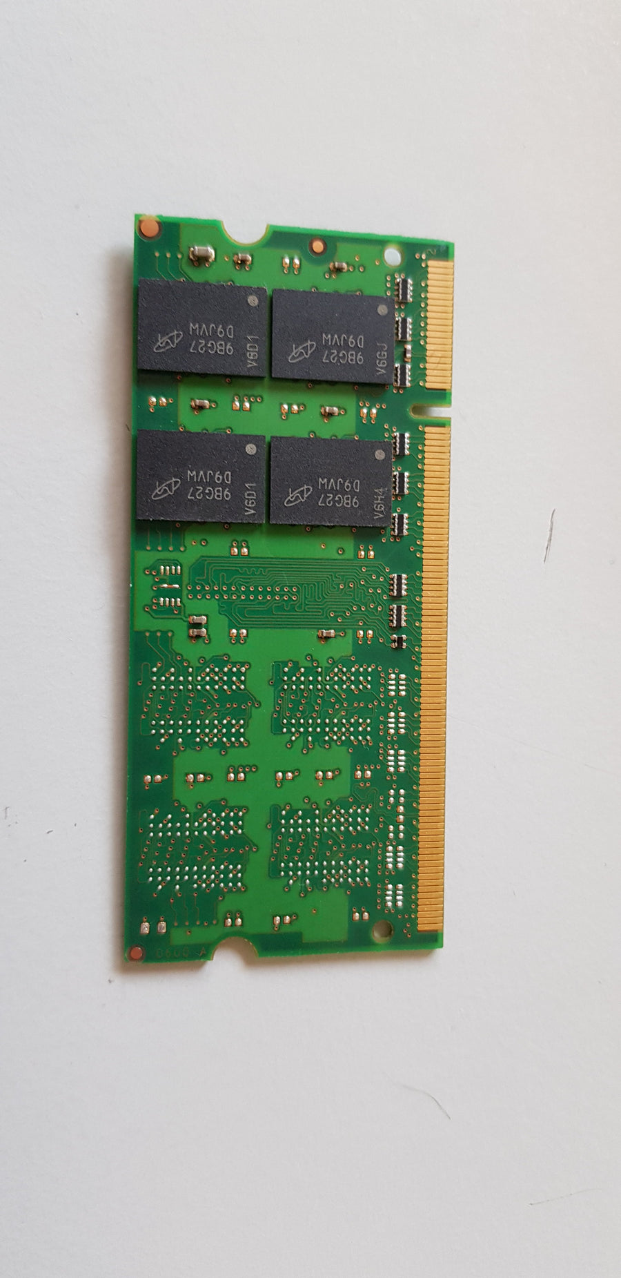 Micron 1GB 2Rx8 PC2 667MHz CL5 DDR2 SODIMM Memory Module (MT8HTF25632HY-667G1)