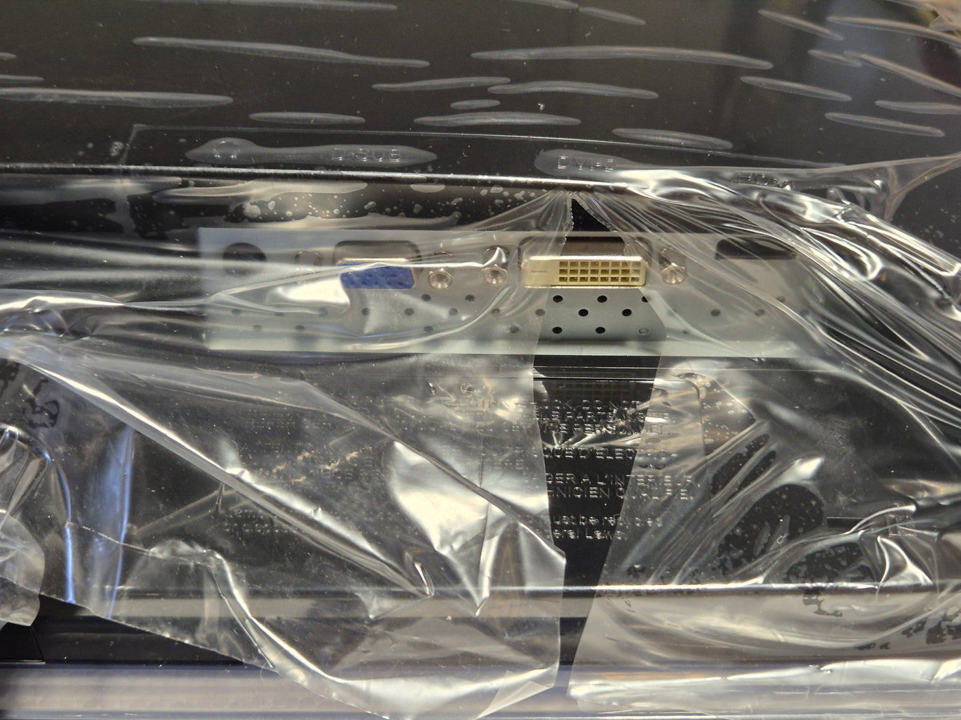 LG Flatron W2253V 22-inch Full HD LCD Monitor BOXED w/ accessories ( W2253VQV W2253V-PF ) USED