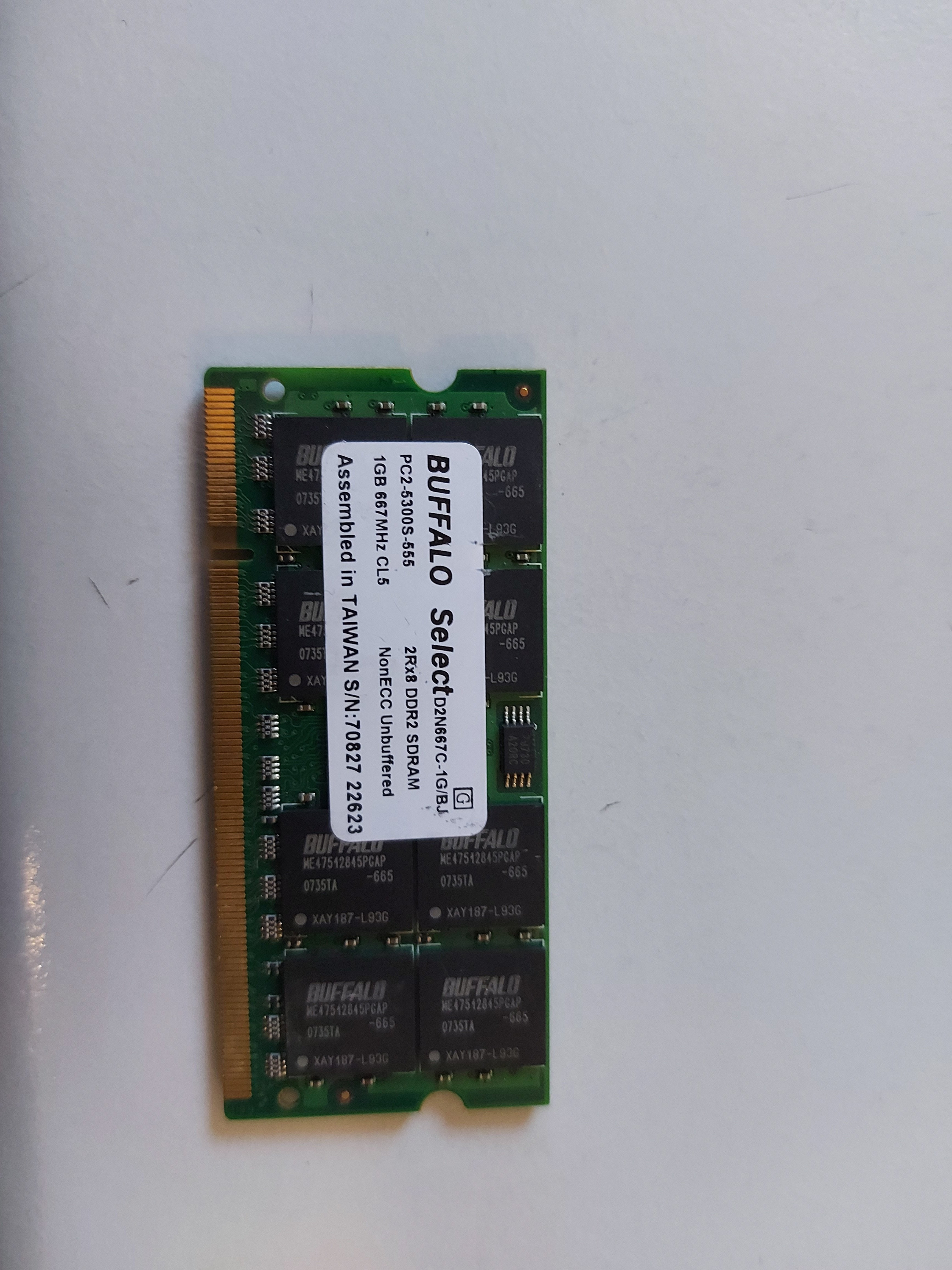 Buffalo 1GB PC2-5300 DDR2-667MHz nonECC Unbuffered CL5 200P SoDimm ( D2N667C-1G/BJ ) REF