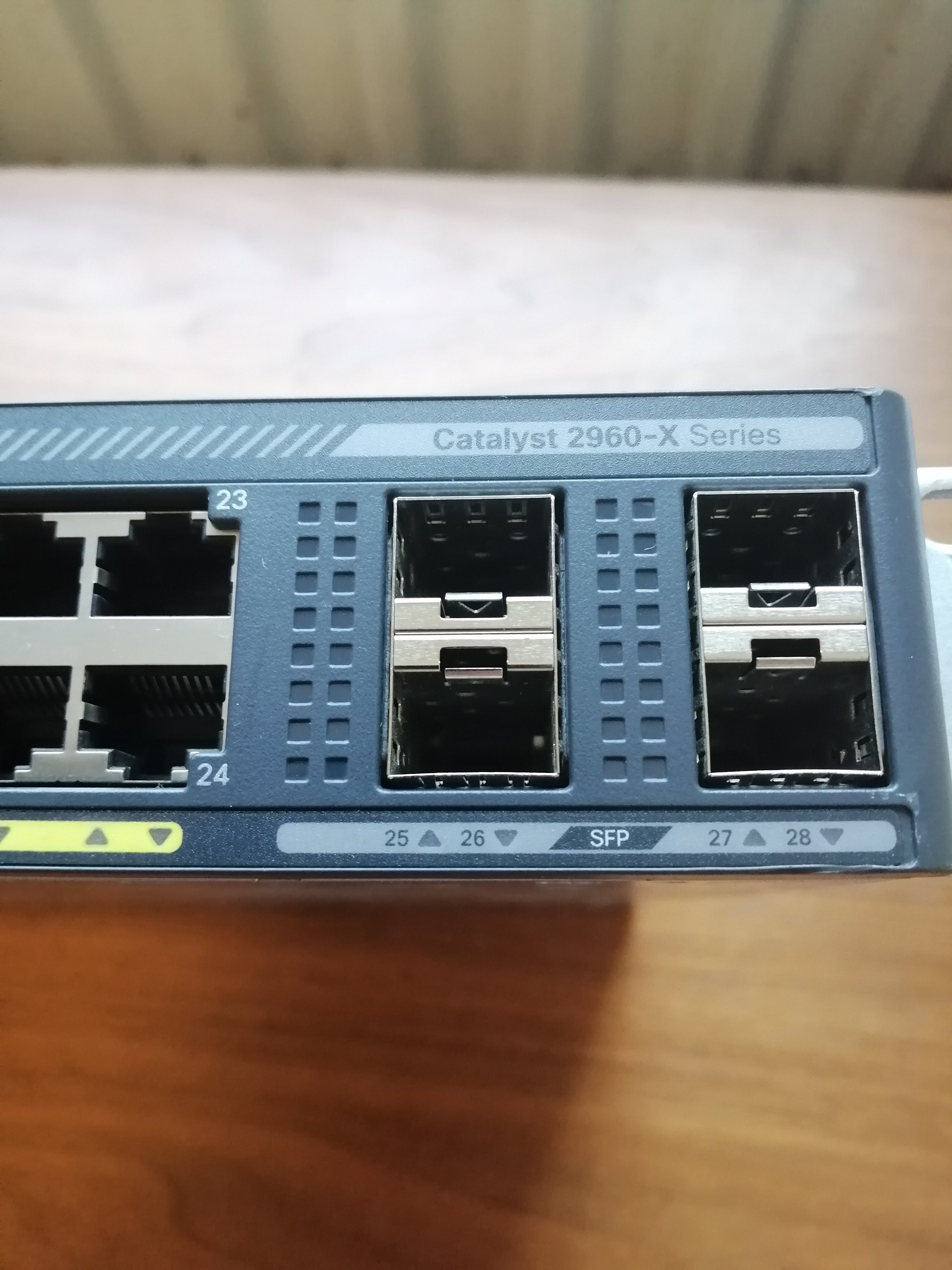 CISCO CATALYST 24 PORT ETHERNET SWITCH MANAGED ( WS-C2960X-24TS-L USED )