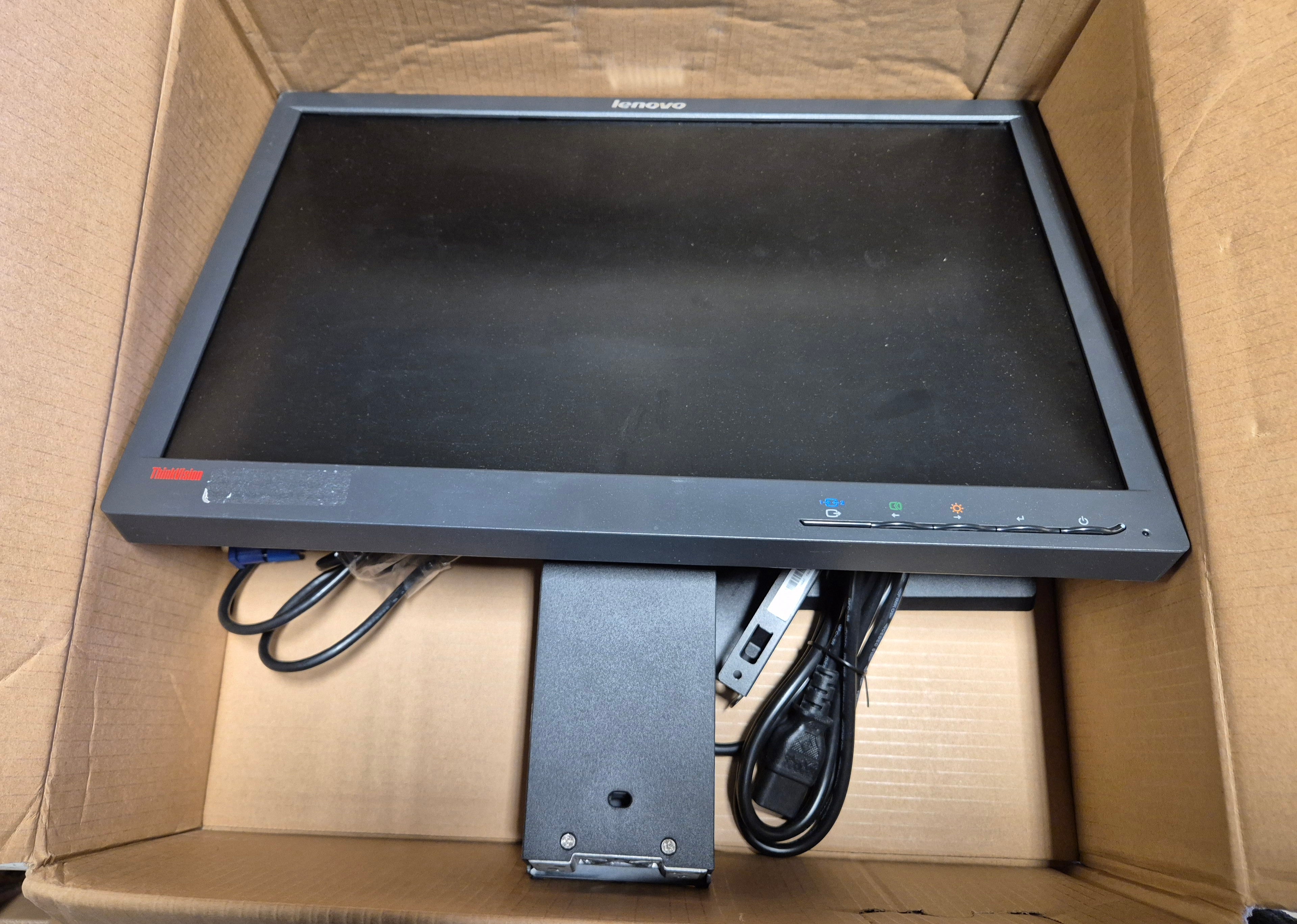 Lenovo ThinkVision LT1952pwD 19in TFT-LCD Monitor with LED cables + stand + mount ( 03X7911 2448-MB6 ) USED Grade B
