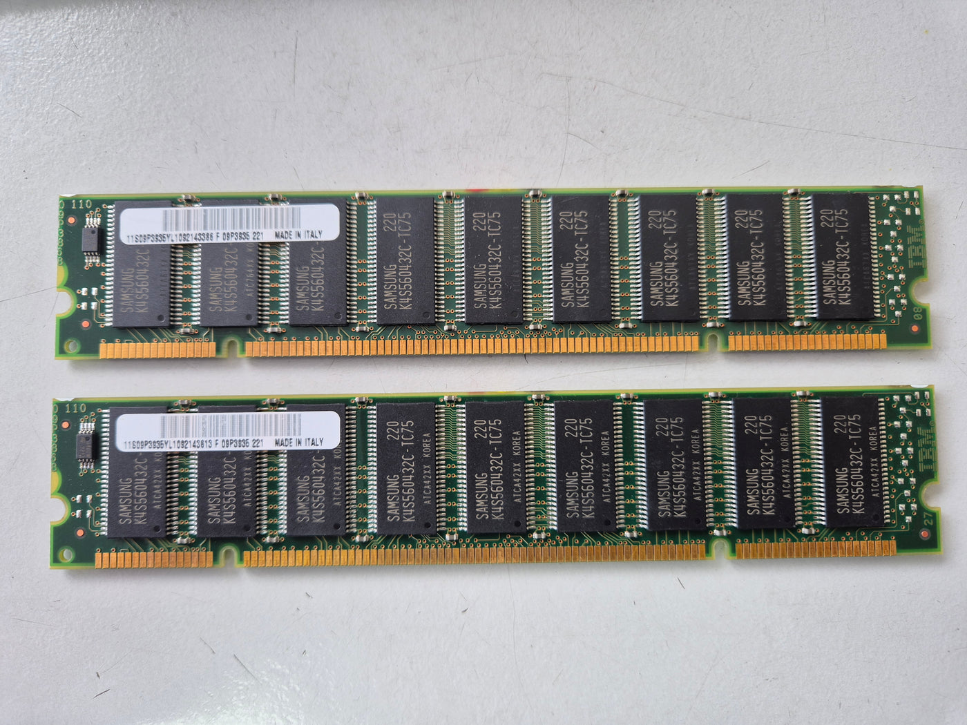 IBM 1024MB Kit (2 x 512MB) 100MHz PC100 Unbuffered ECC CL2 168 Pin DIMM Server Memory ( 09P3935 ) REF