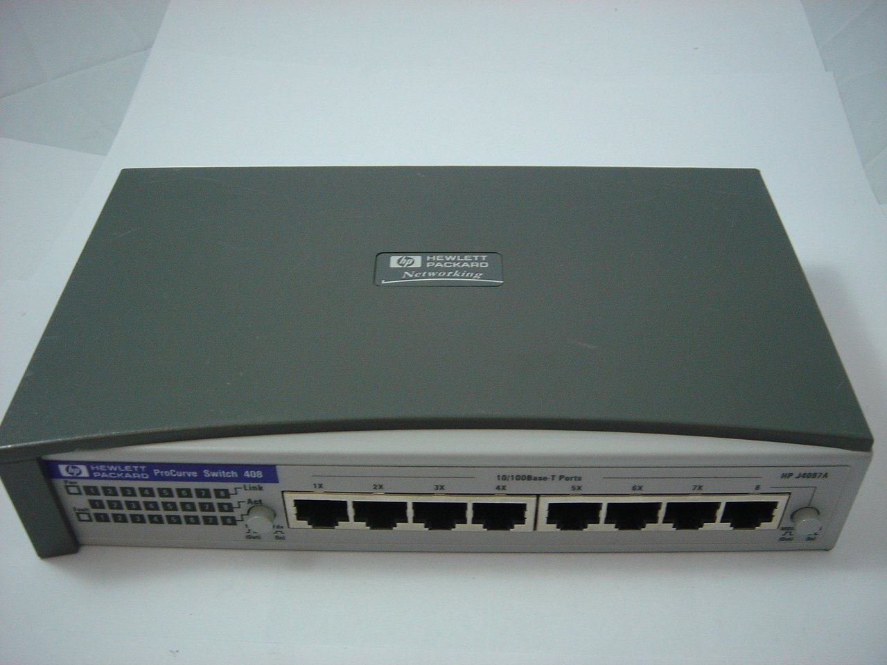 MC3893_J4097-80011_HP ProCurve 10/100 BaseT Switch 408 - Image2