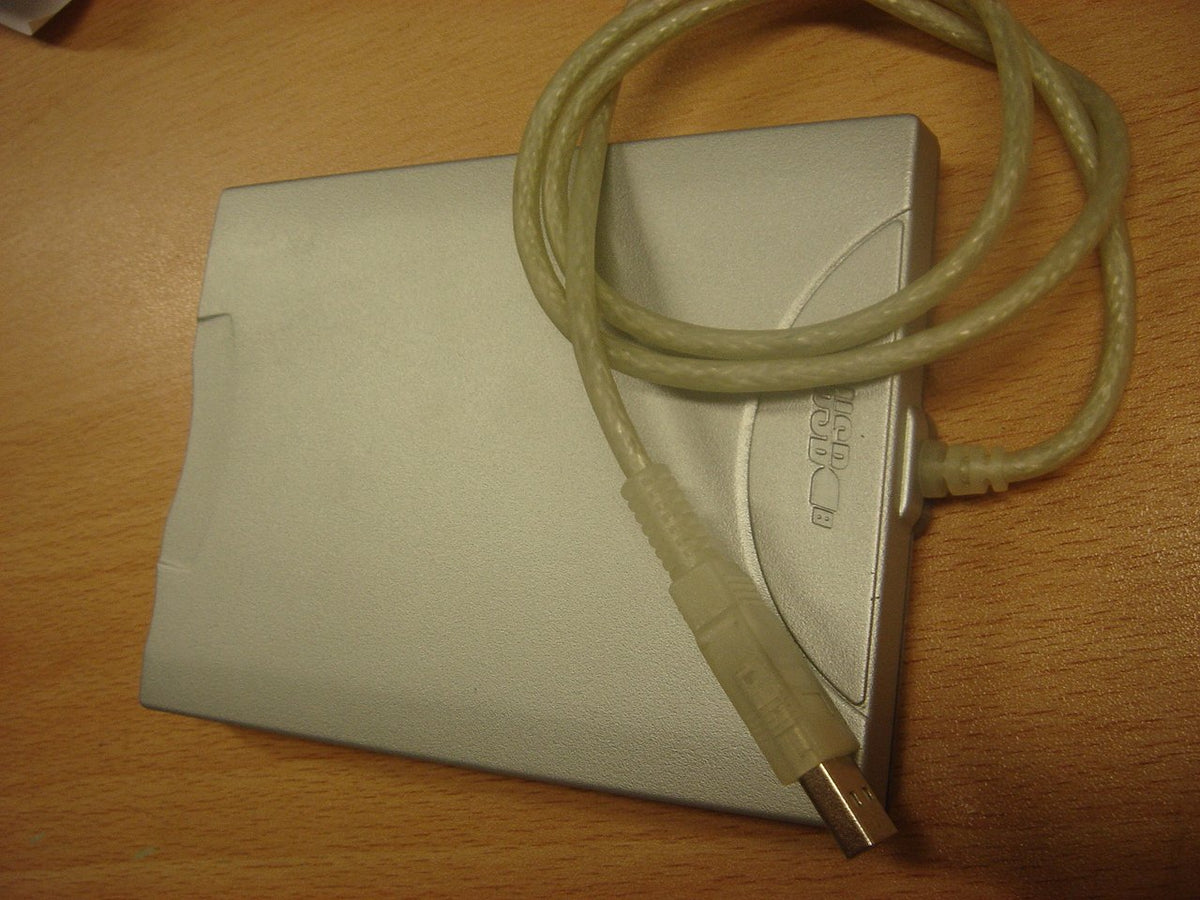 PR10991_YD-8U10_YE Data External USB Floppy Drive - Image3