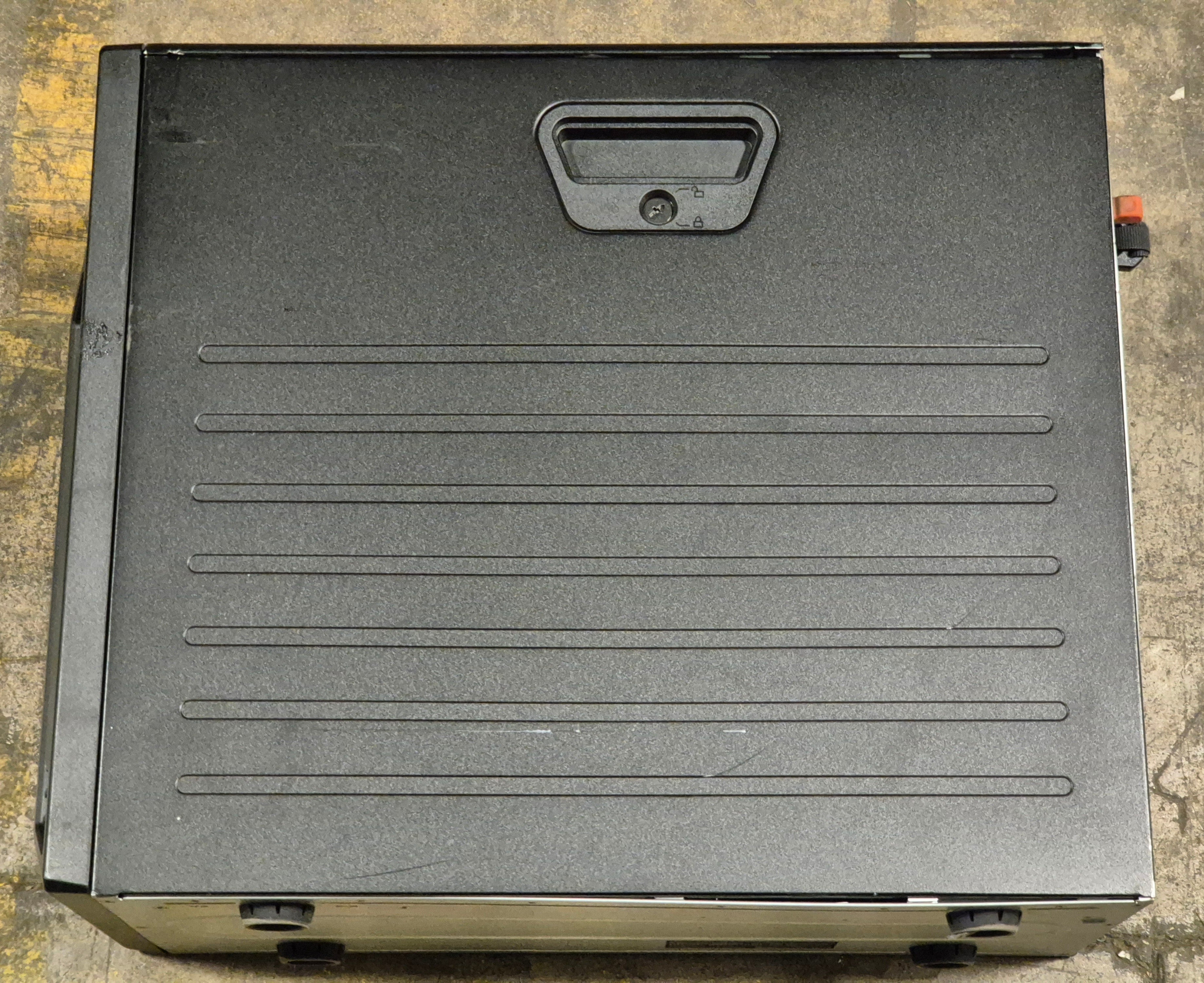Dell PowerEdge T310 4GB RAM Xeon 2.67GHz NO HDD NO OS Dual PSU WinSVR 2008 COA ( E09S ) USED Damaged Plastics 