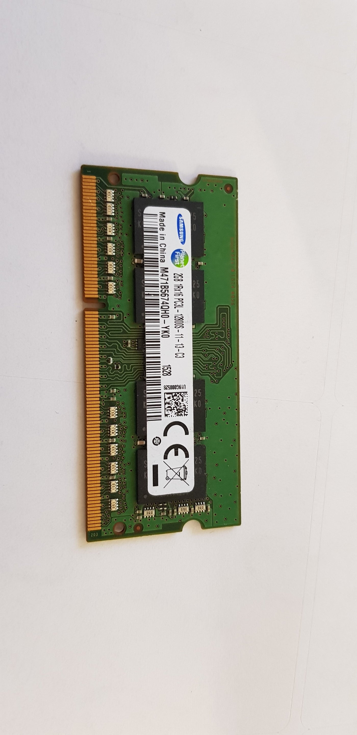 Samsung 2GB PC3-12800 DDR3-1600MHz non-ECC Unbuffered CL11 204-Pin SoDimm ( M471B5674QH0-YK0 ) REF