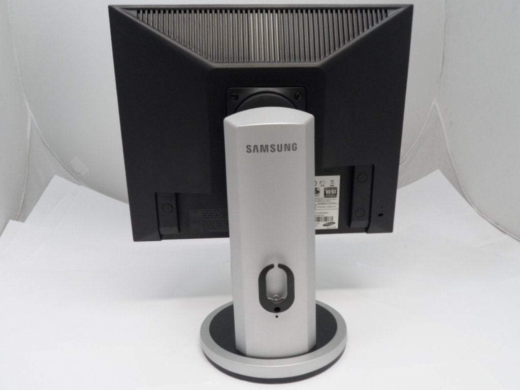 GH17PS - Samsung Syncmaster 740B 17\'\' LCD Monitor - Black & Silver - USED