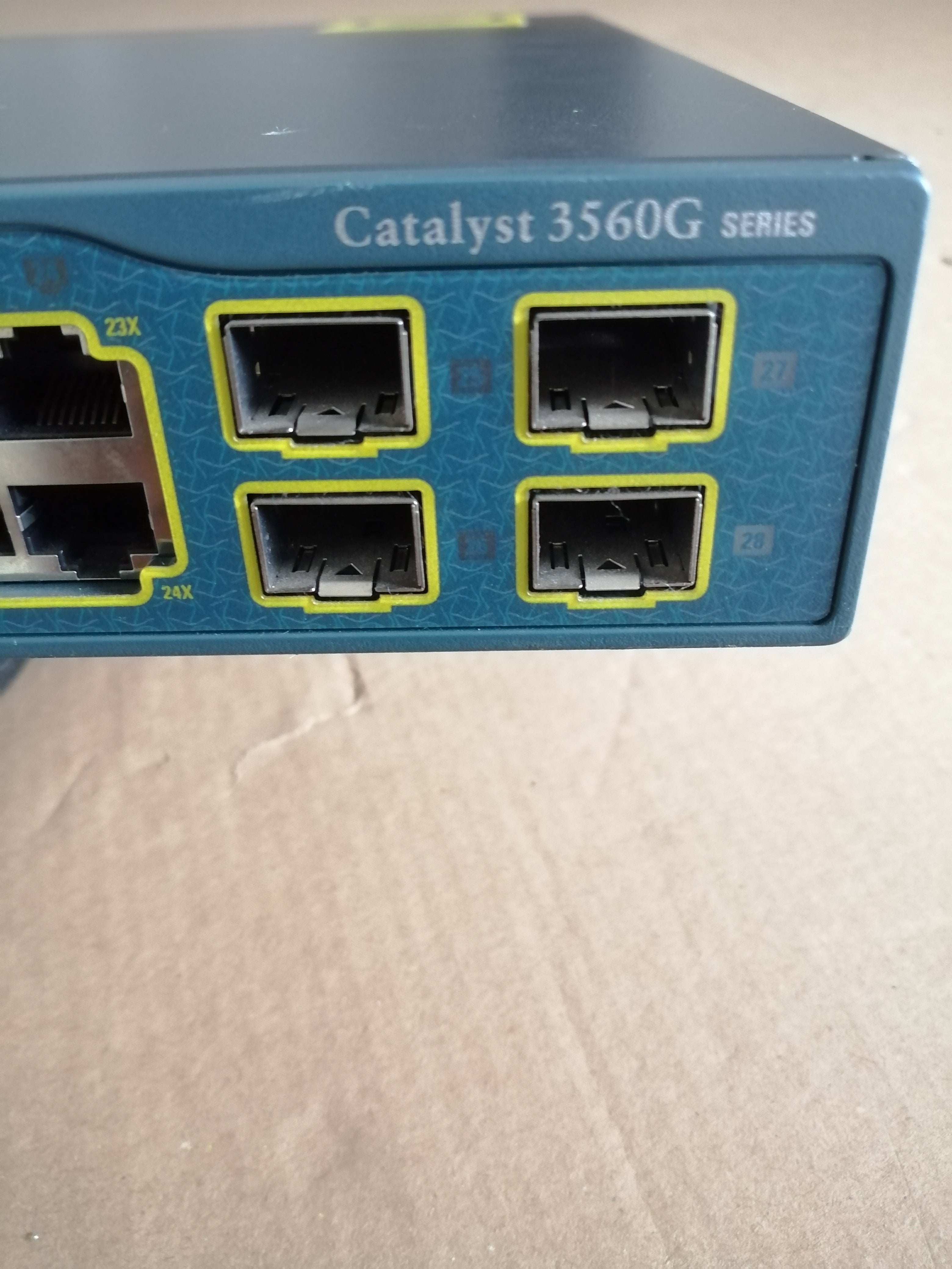 CISCO CATALYST 24 PORT SWITCH ( WS -C3560-24TS-S V03 USED )