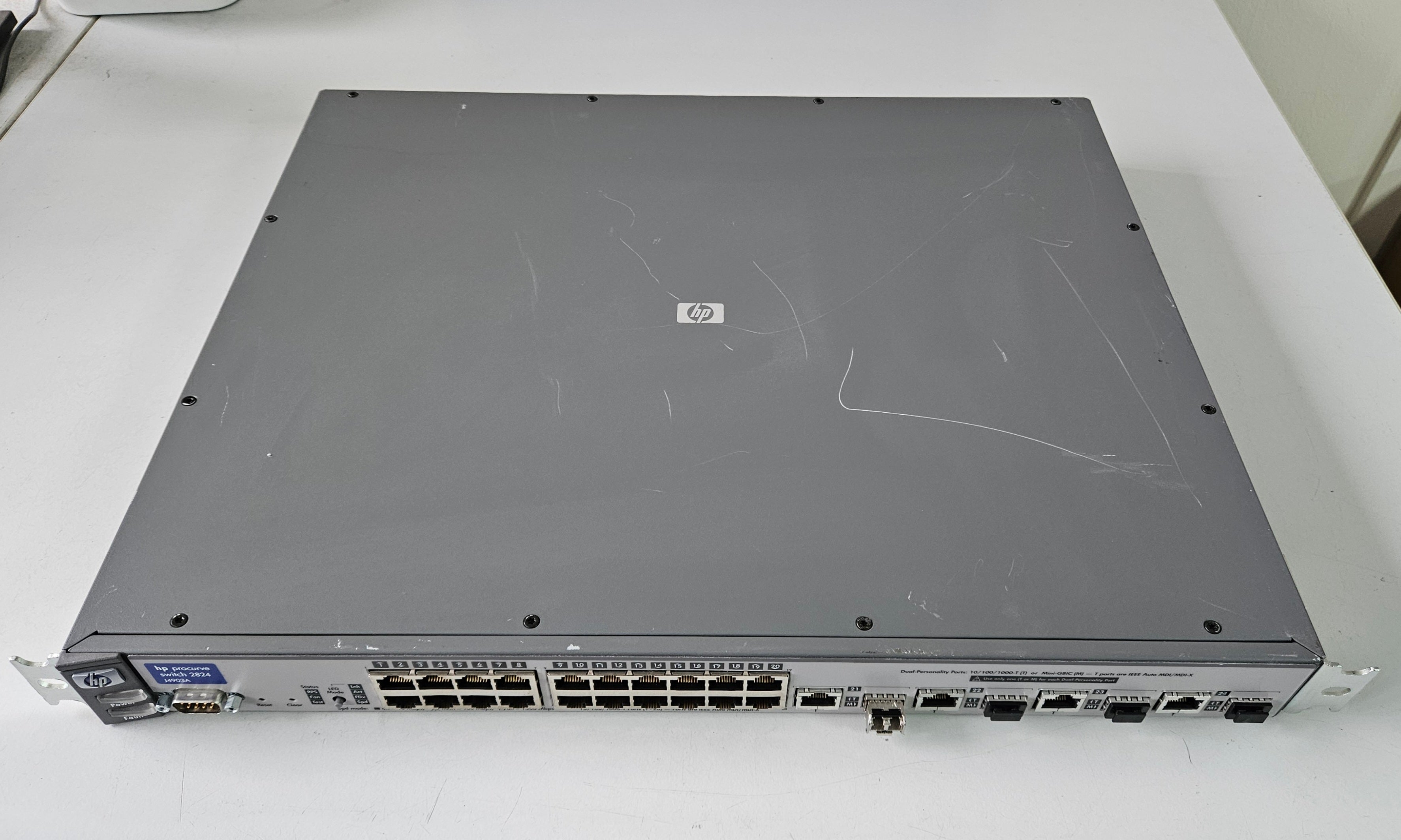 HP ProCurve 2824 24Port 10/100/1000BT Managed Network Switch ( J4903A J4903-80099 RSVLC-0207 ) USED