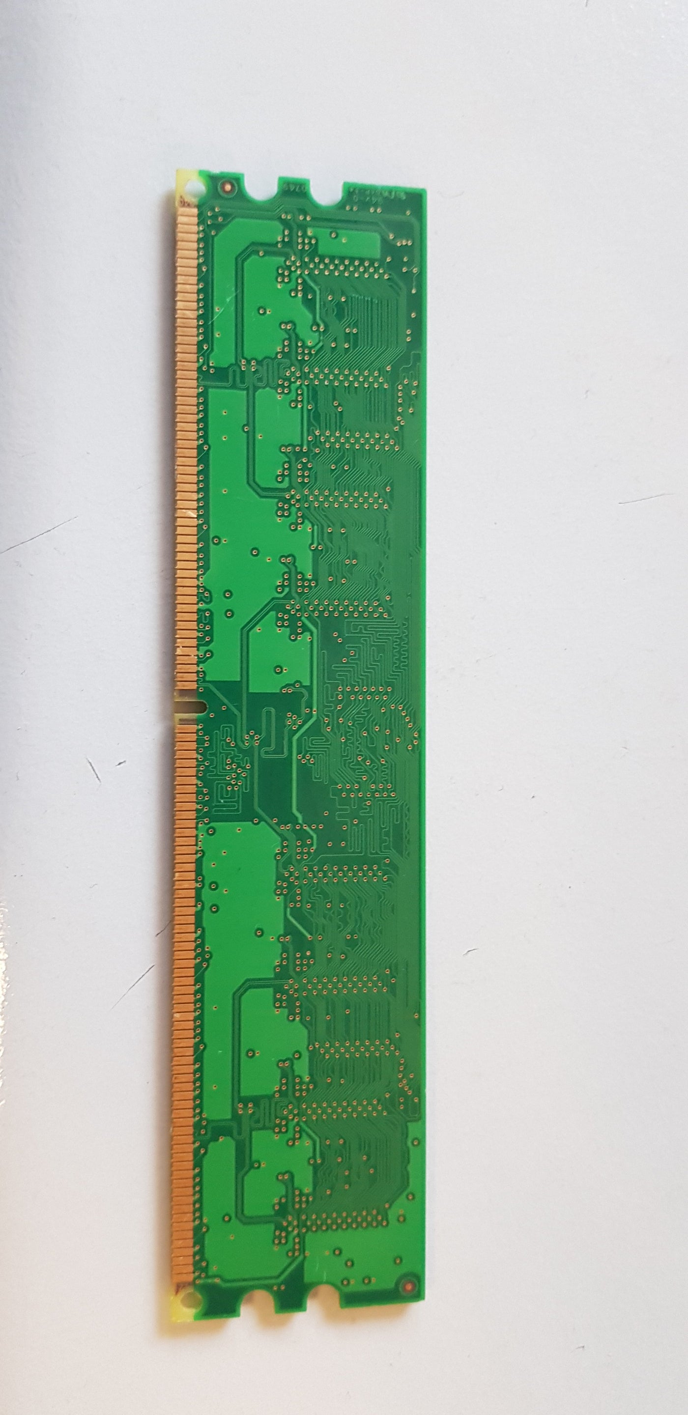 Samsung / Lenovo 1GB PC2-5300 DDR2-667MHz non-ECC Unbuffered CL5 240-Pin DIMM Single Rank Memory Module (M378T2863RZS-CE6  41X4256)